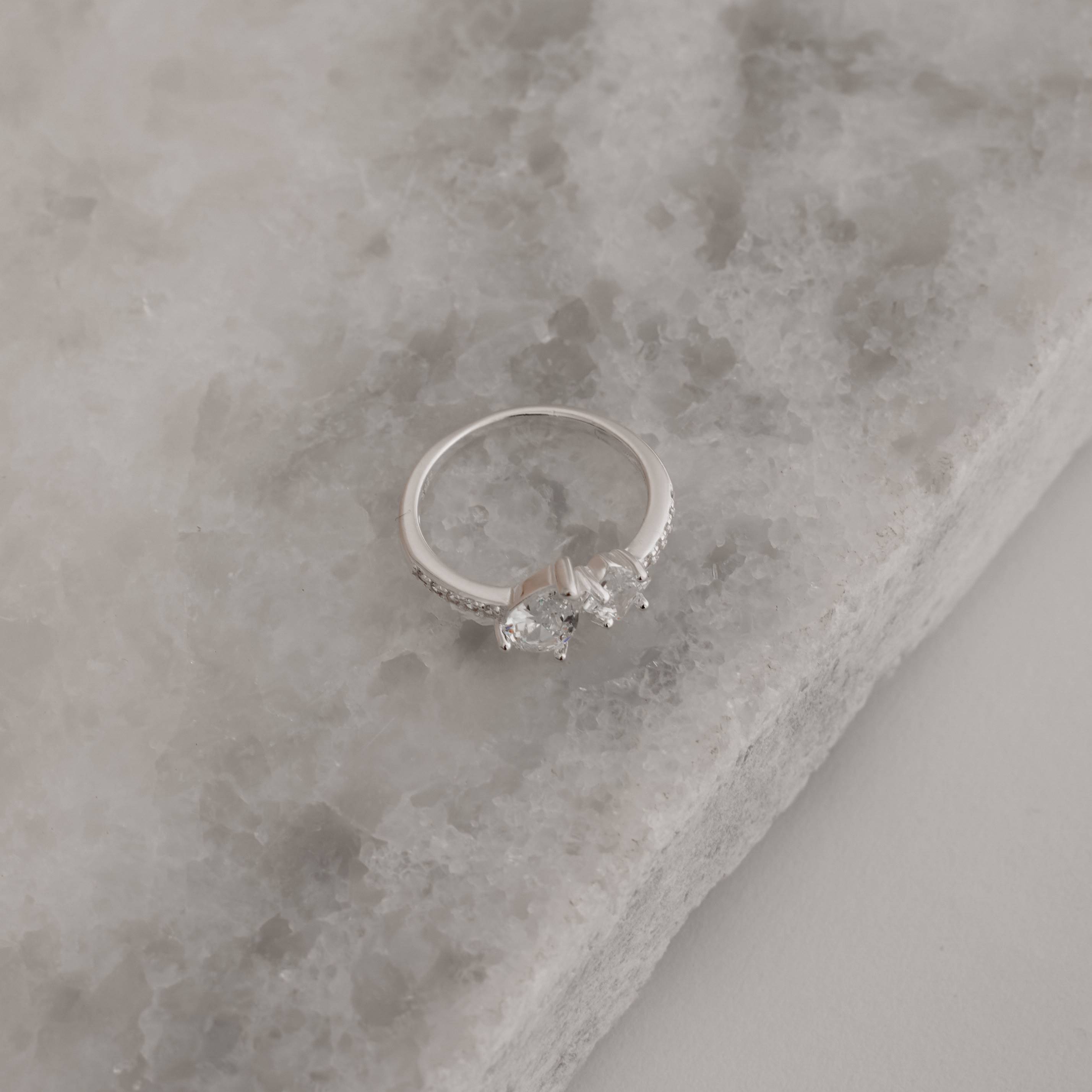 Imagem Anel zircônias gota e losango com cravejado