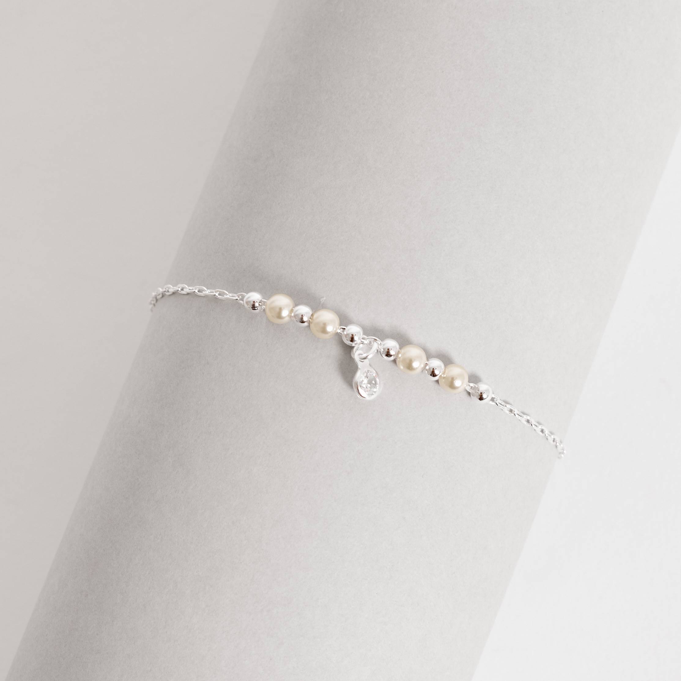 Pulseira entremeio bolas e pérolas com pingente zircônia 5mm 19cm