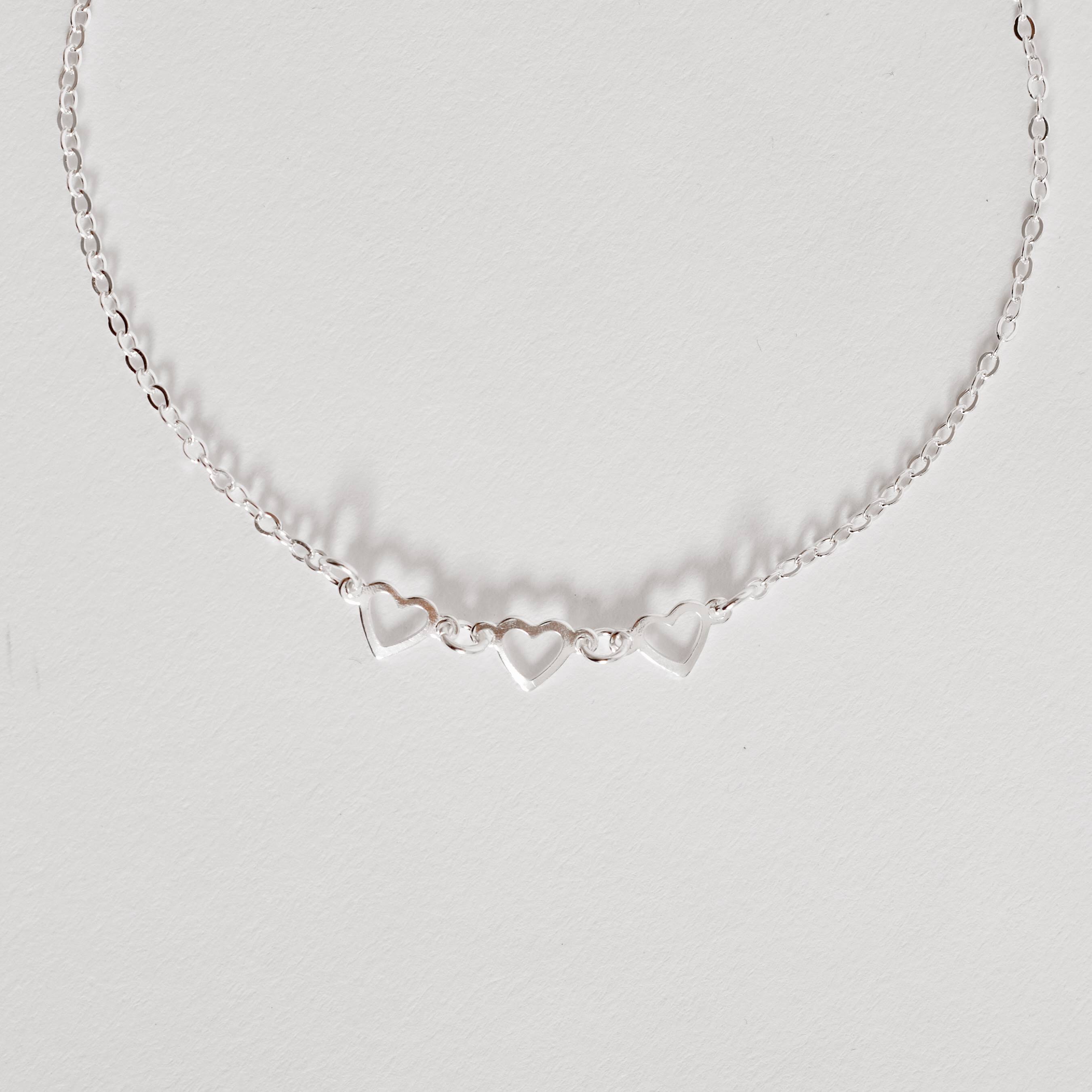 Pulseira entremeio corações vazados 6mm corrente cadeado 19cm