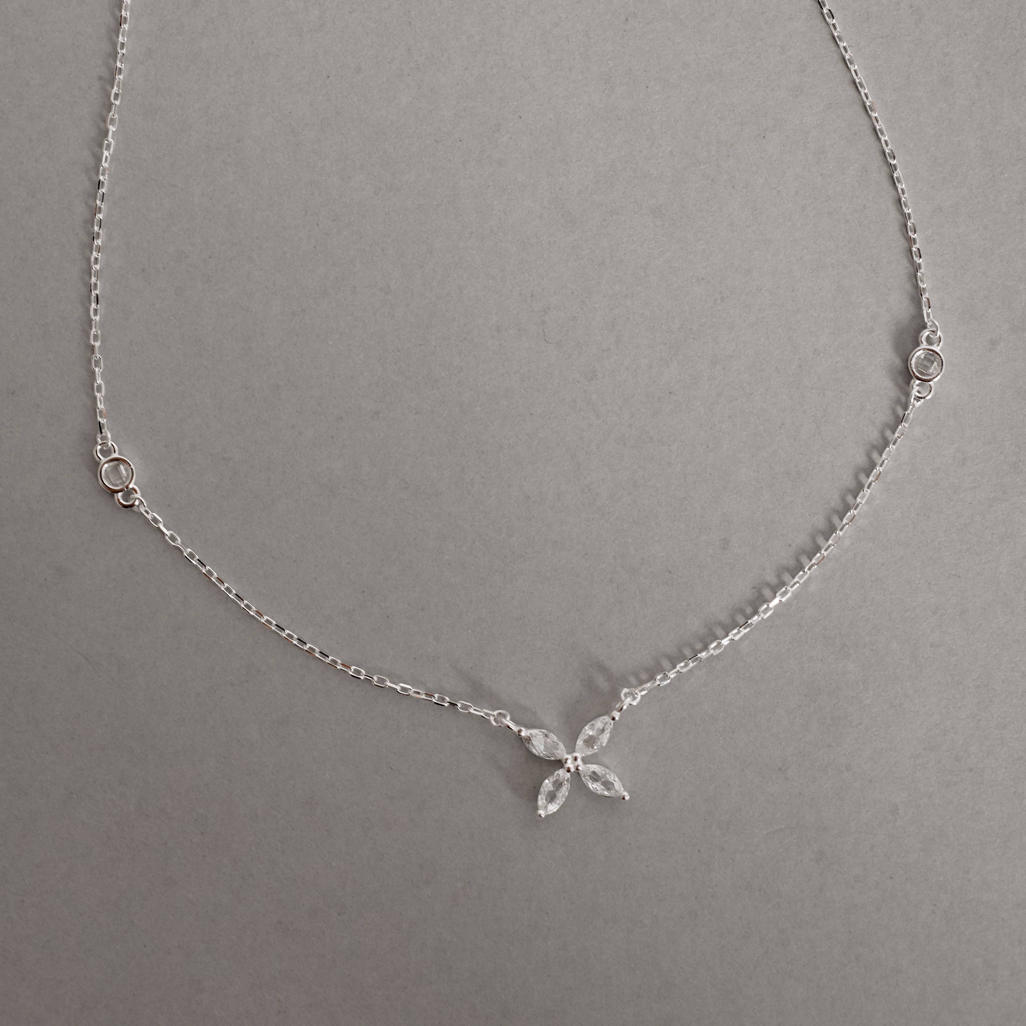 Imagem Secundária Colar entremeios zircônias e flor 9mm corrente cadeado 40+5cm