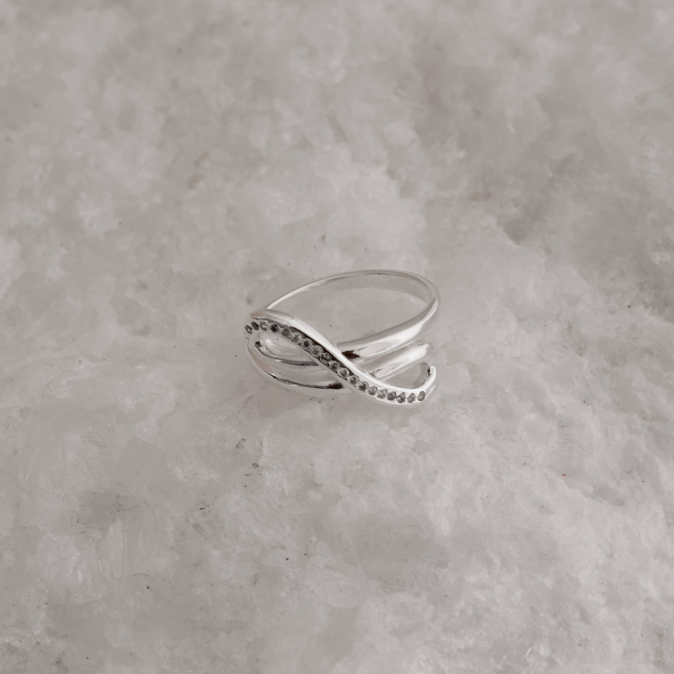 Imagem Secundária Anel infinito cravejado 2 fios