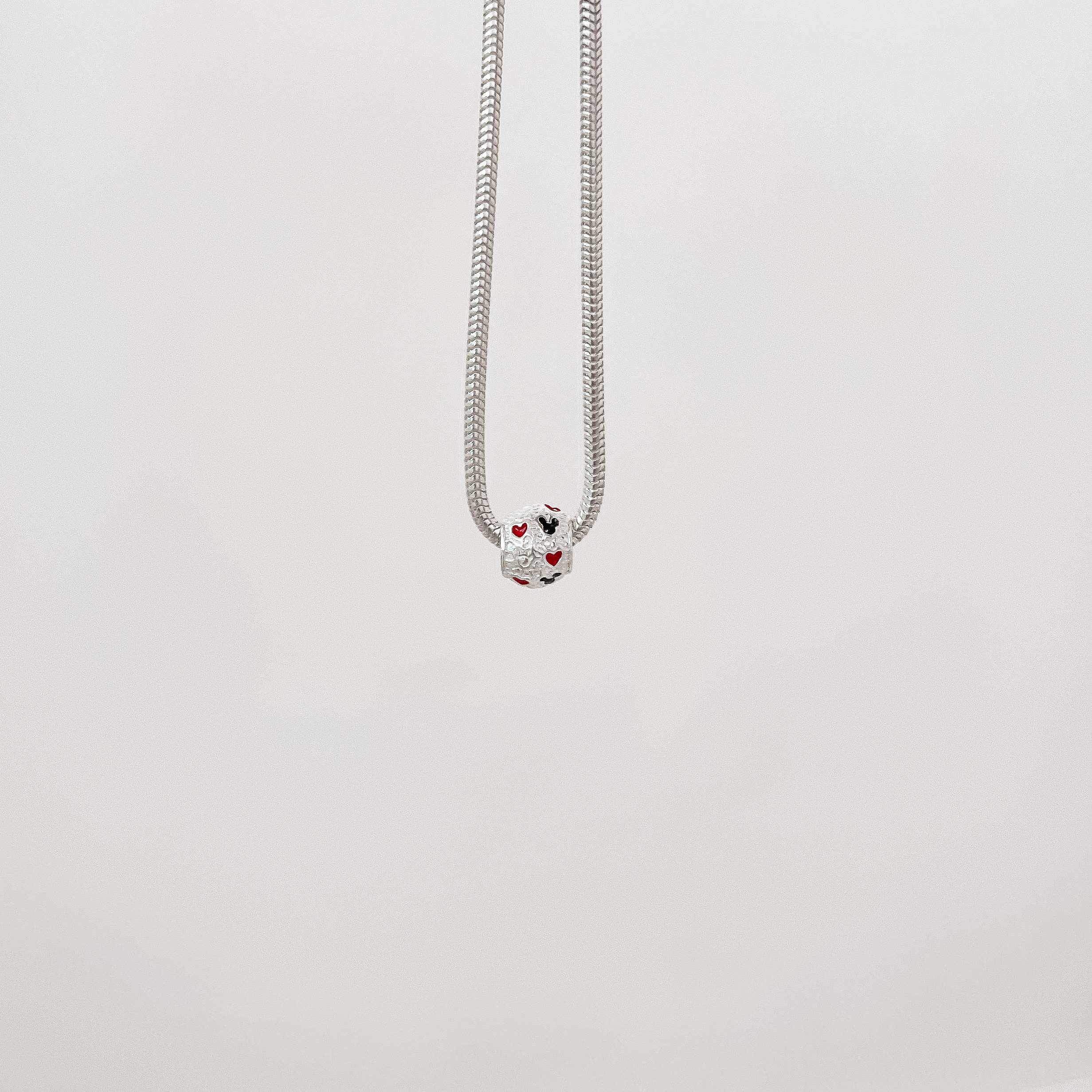 Berloque separador Mickey com coração resina 10mm