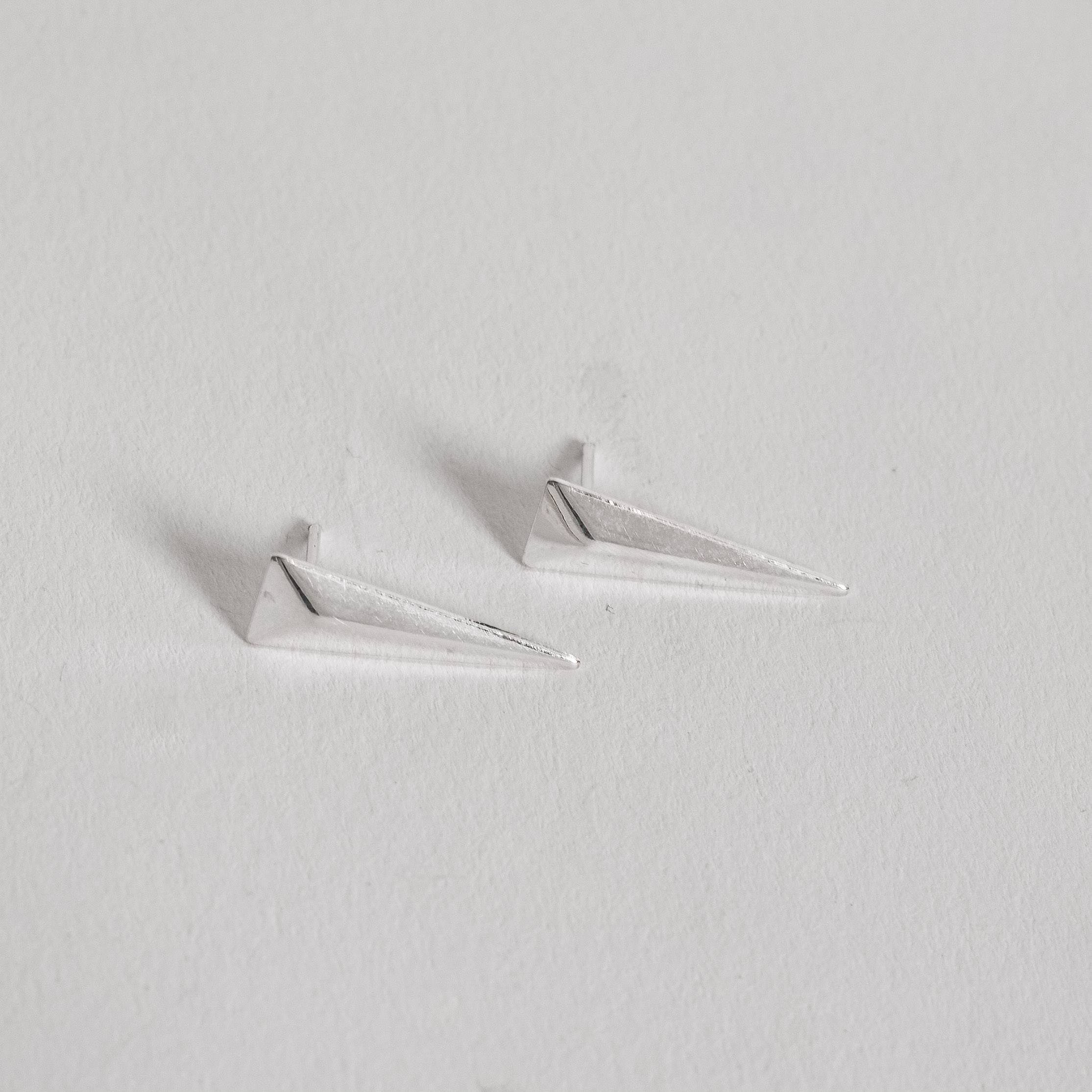 Imagem Secundária Brinco triângulo isósceles 19mm