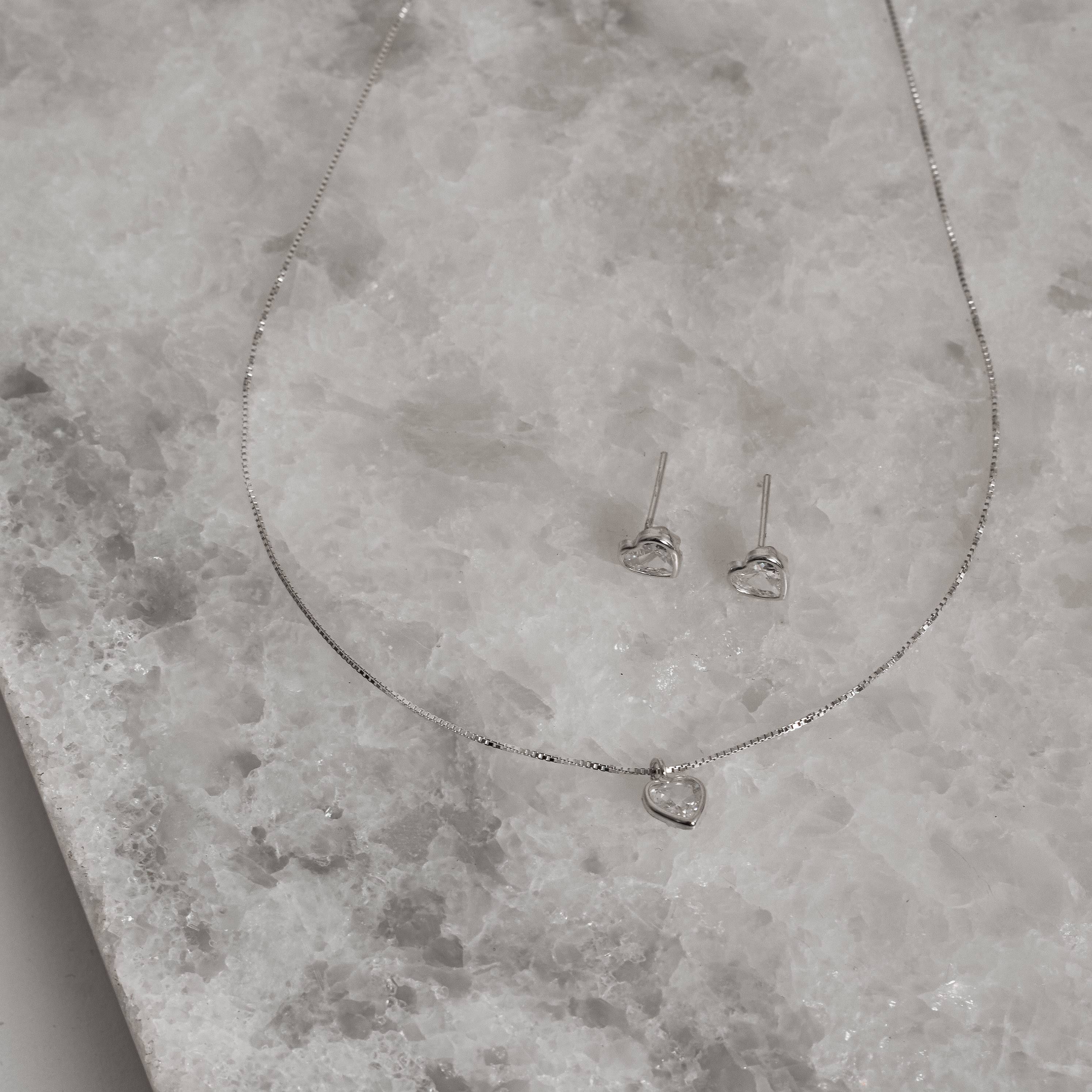 Conjunto brinco e colar zircônia coração embutida 6mm 40cm