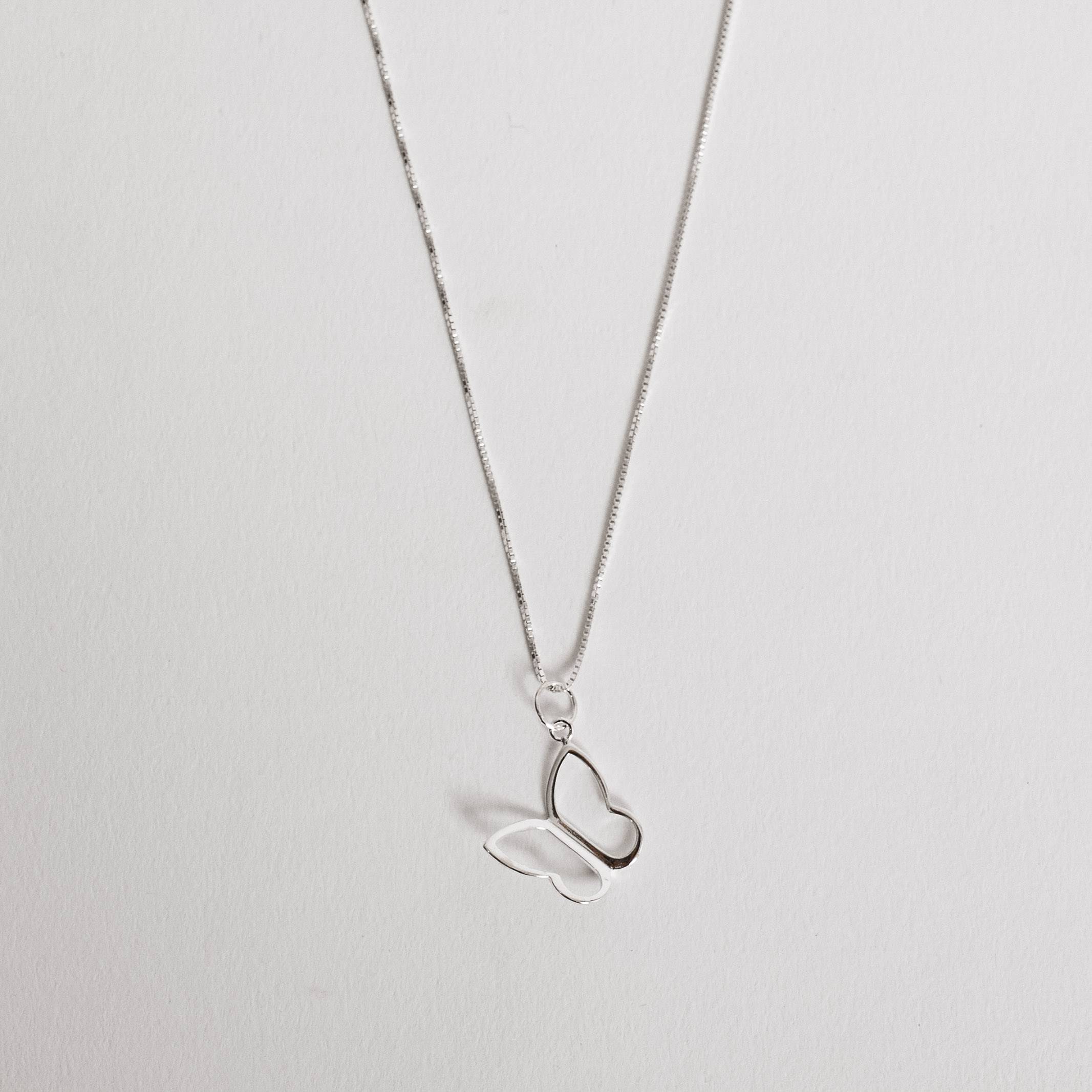 Imagem Secundária Colar pingente borboleta vazada de lado 15mm 45cm