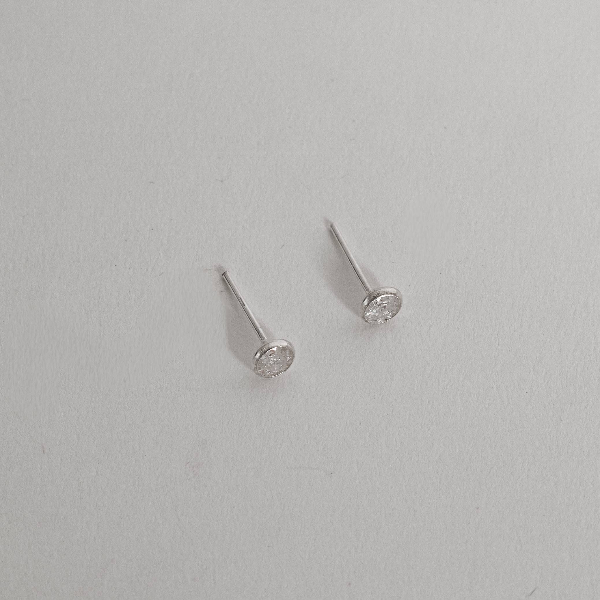 Imagem Secundária Brinco zircônia redonda cristal embutida 4mm