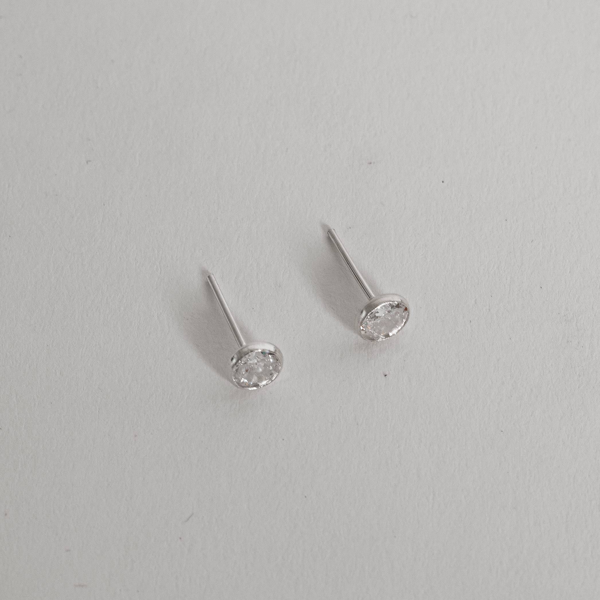 Imagem Brinco zircônia redonda cristal embutida 5mm