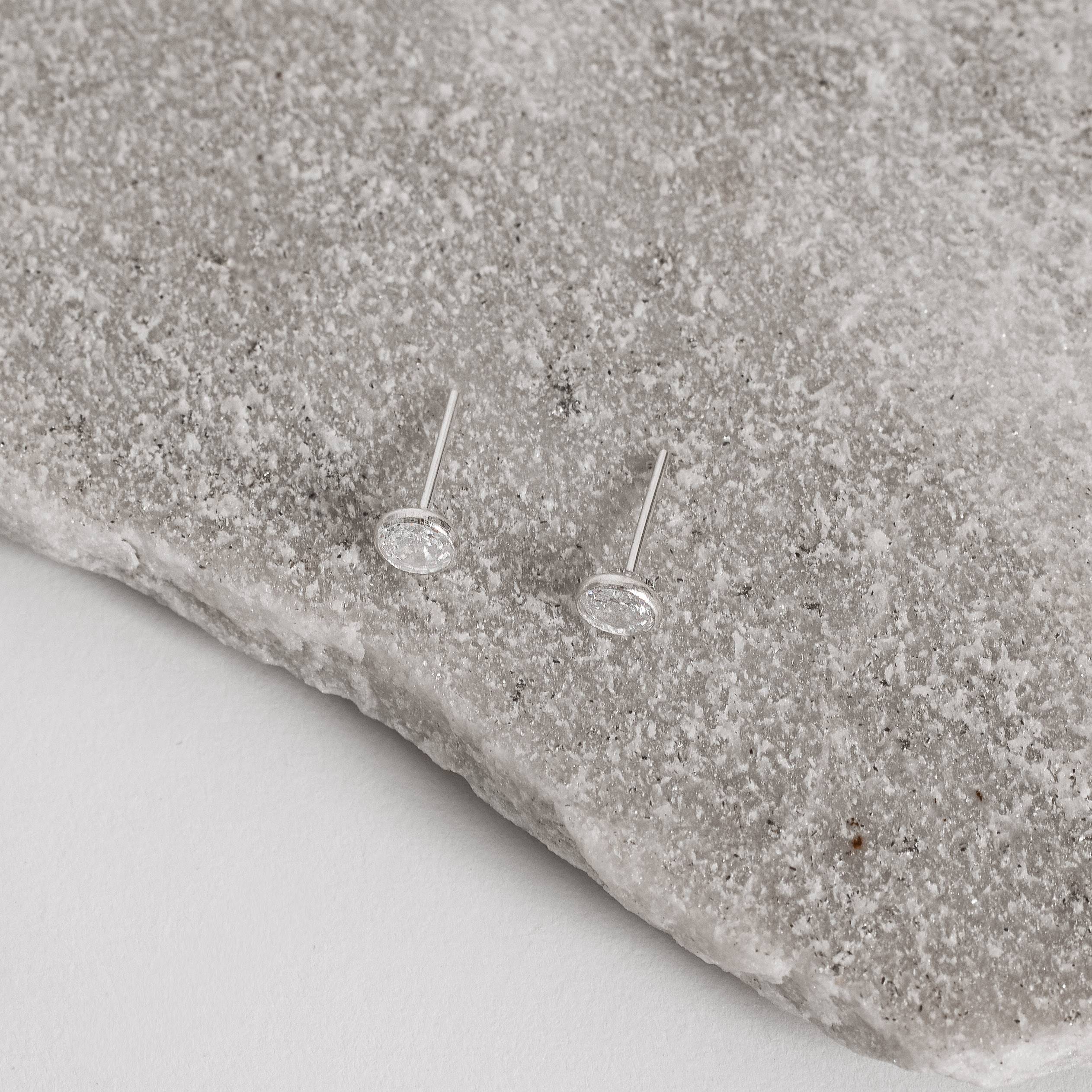 Imagem Secundária Brinco zircônia redonda cristal embutida 5mm