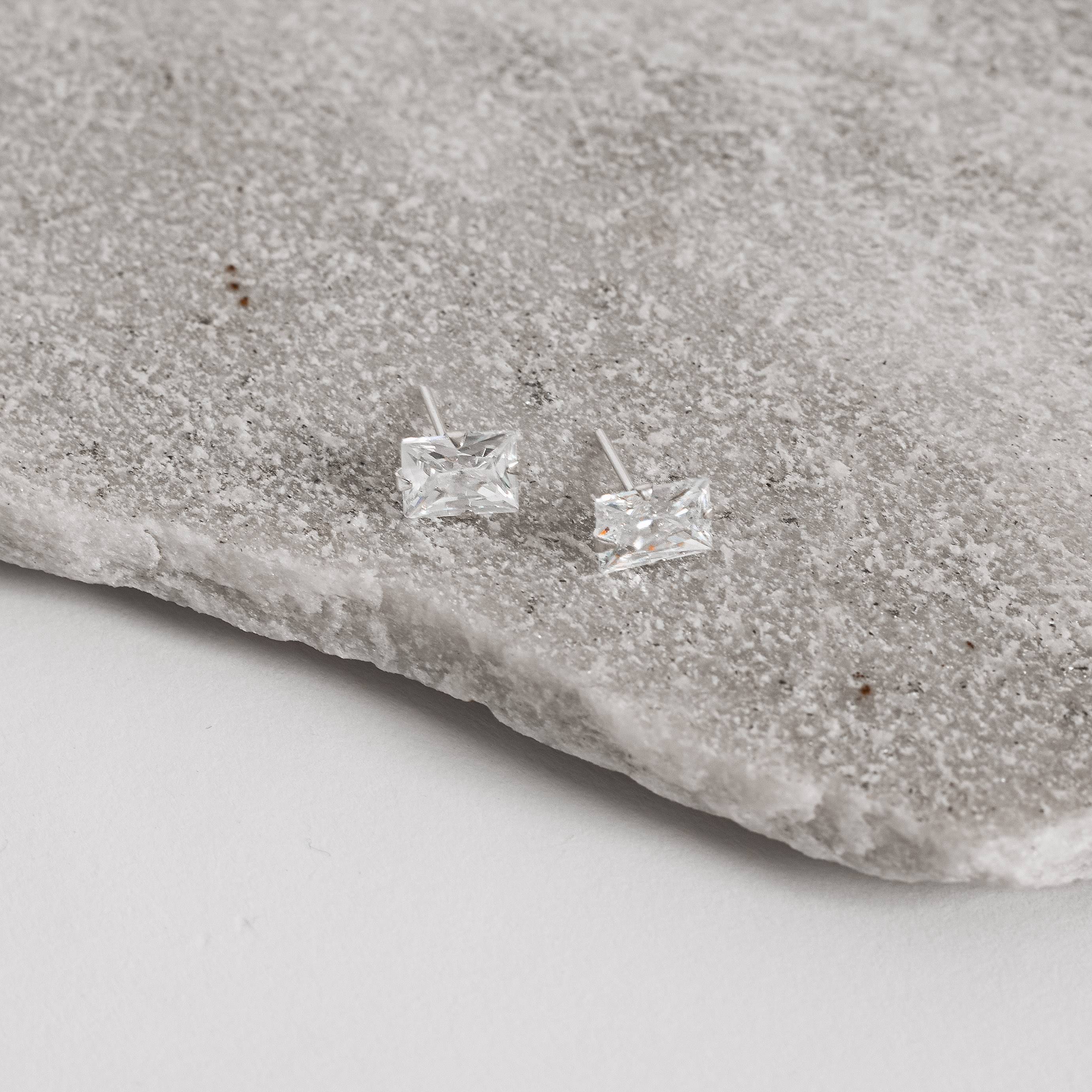 Imagem Secundária Brinco zircônia retangular cristal 8x6mm