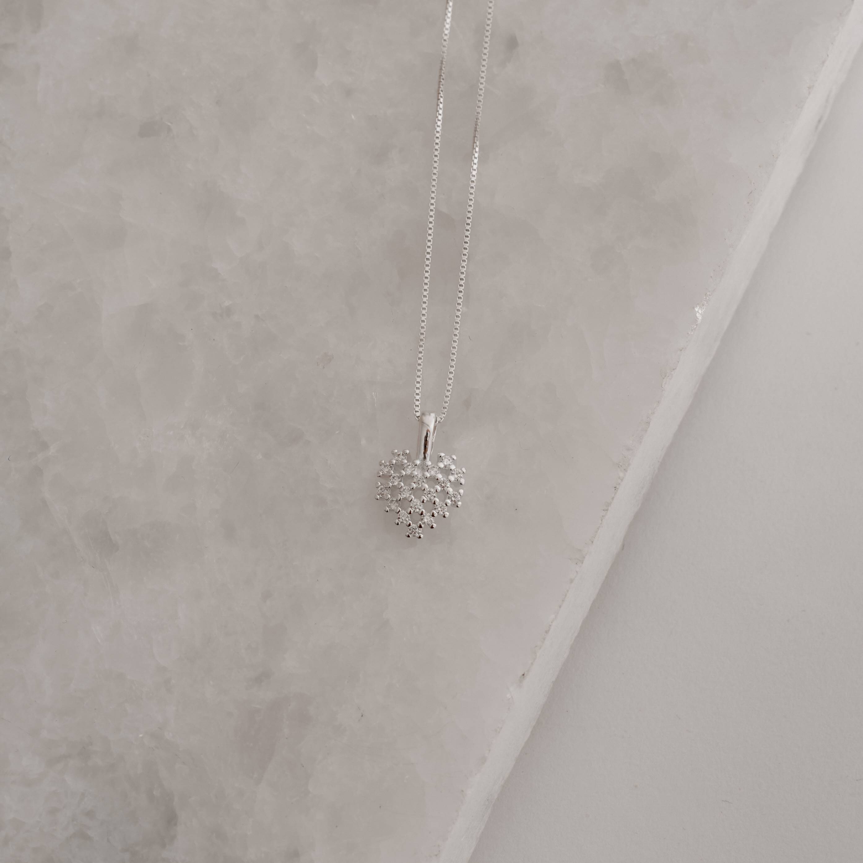 Imagem Secundária Colar pingente coração rendado cravejado 10mm 45cm