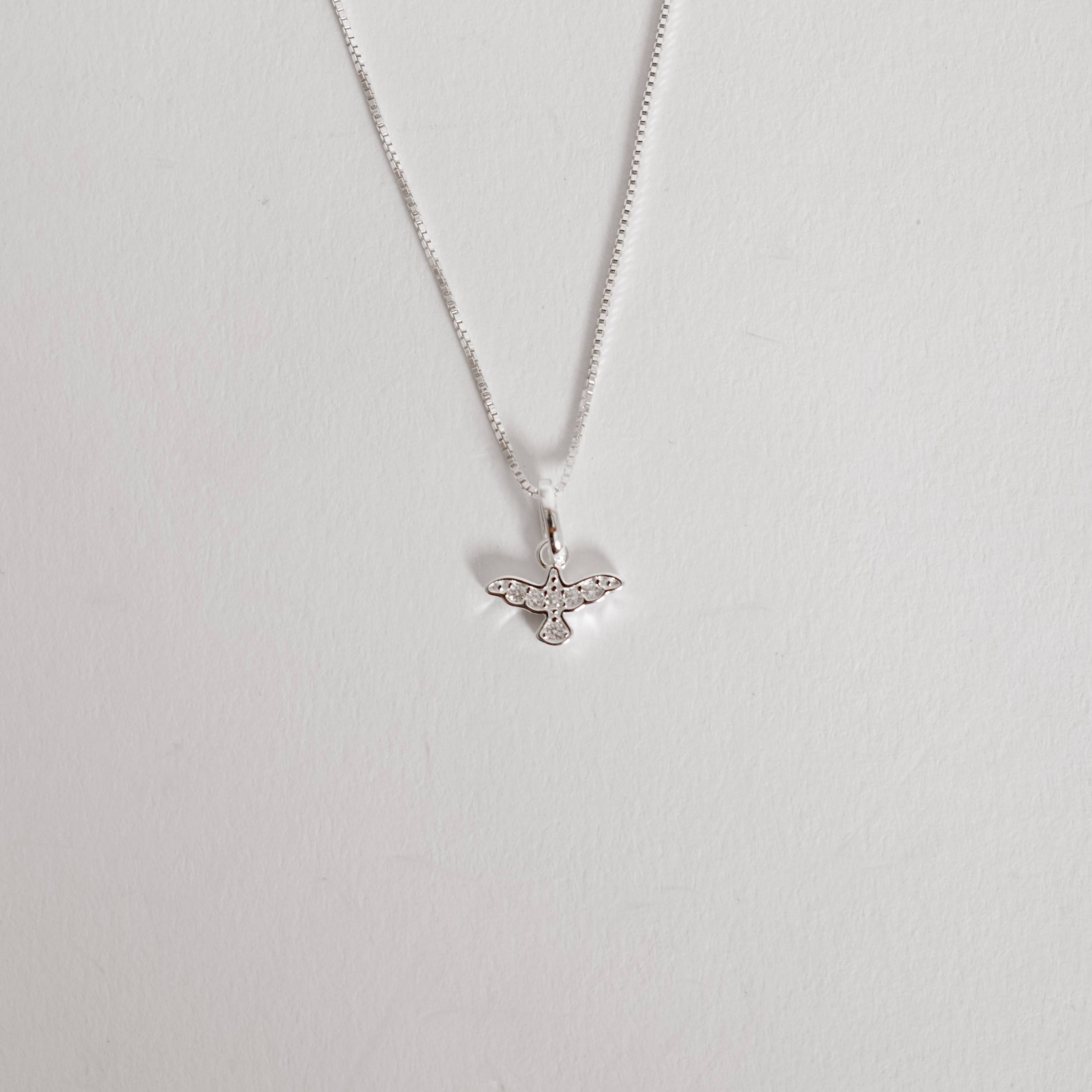 Imagem Secundária Colar pingente Espírito Santo cravejado cristal 10mm 40cm