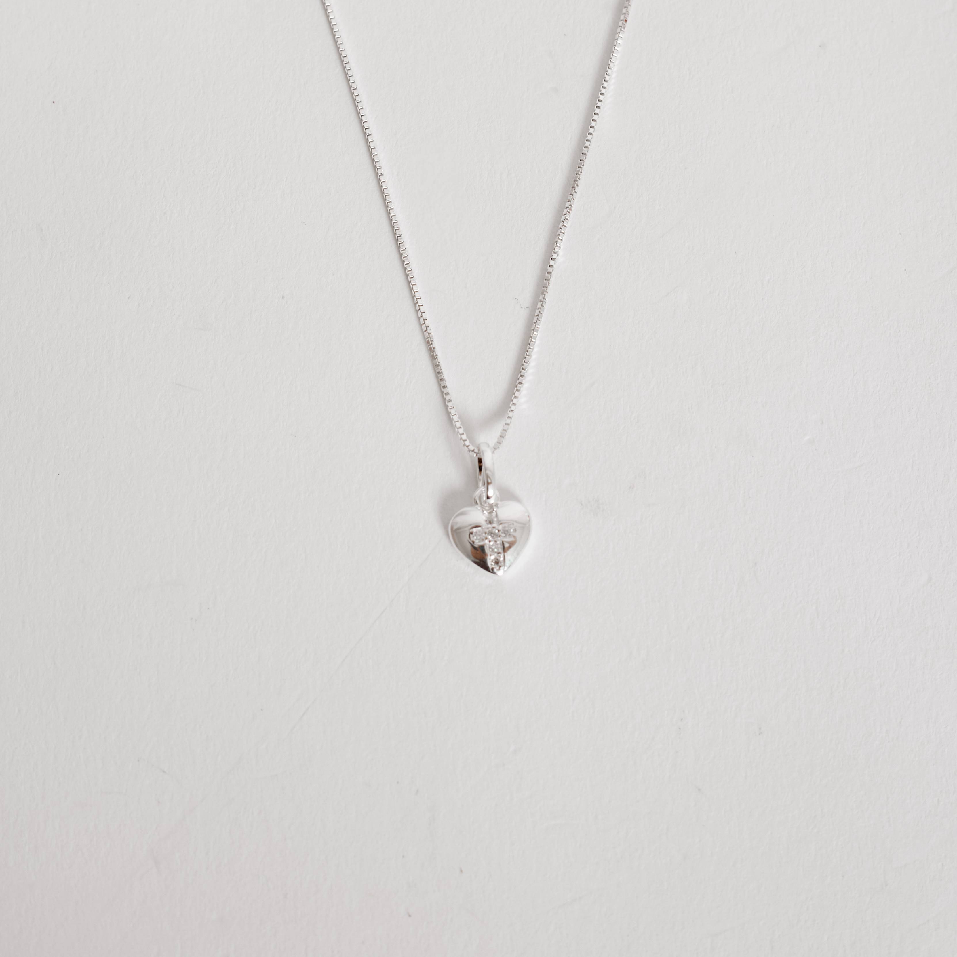 Imagem Colar pingente coração com cruz cravejada 8mm 40cm