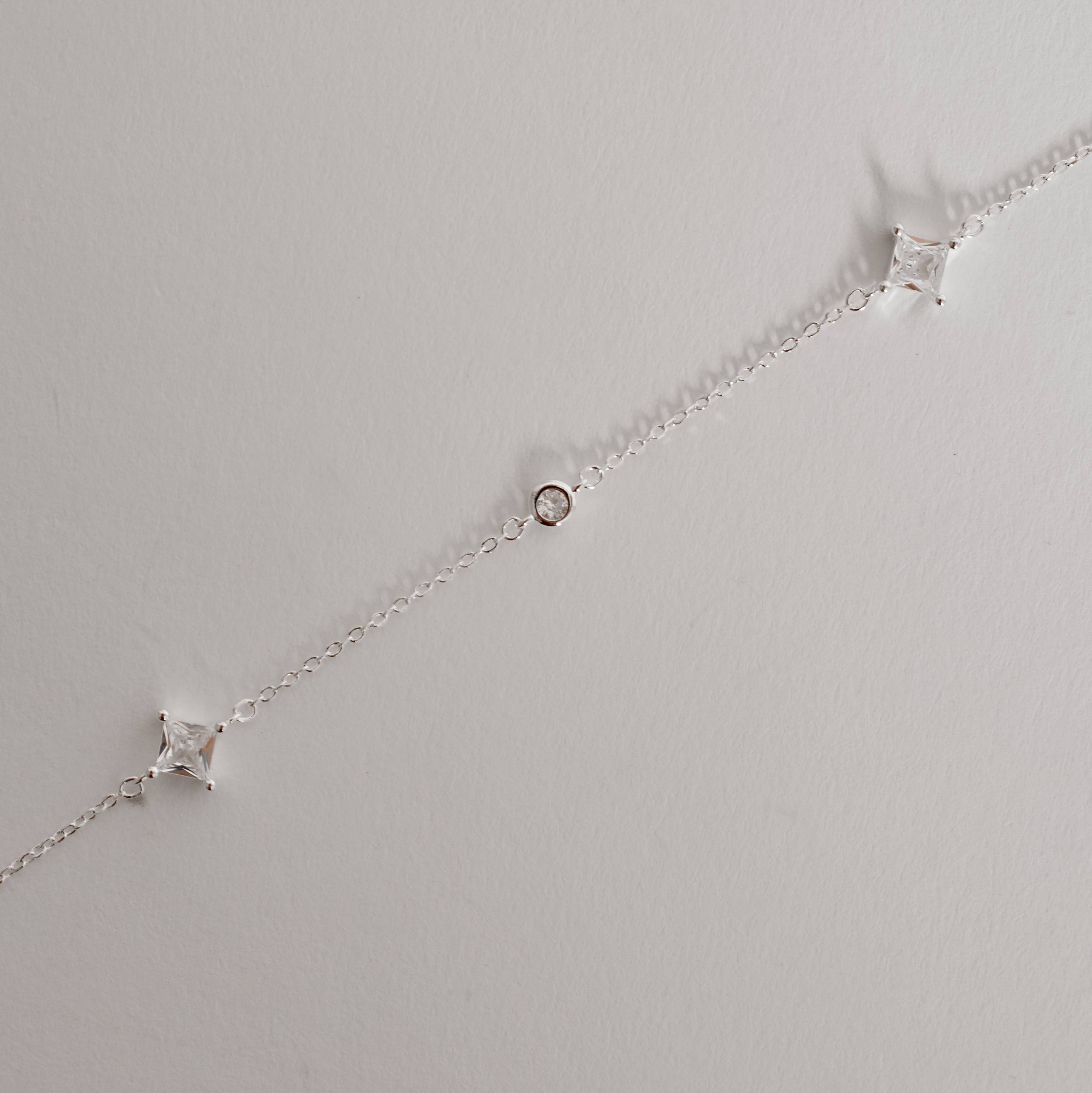 Pulseira entremeio zircônias redonda 3mm e losango 6mm 16+4cm