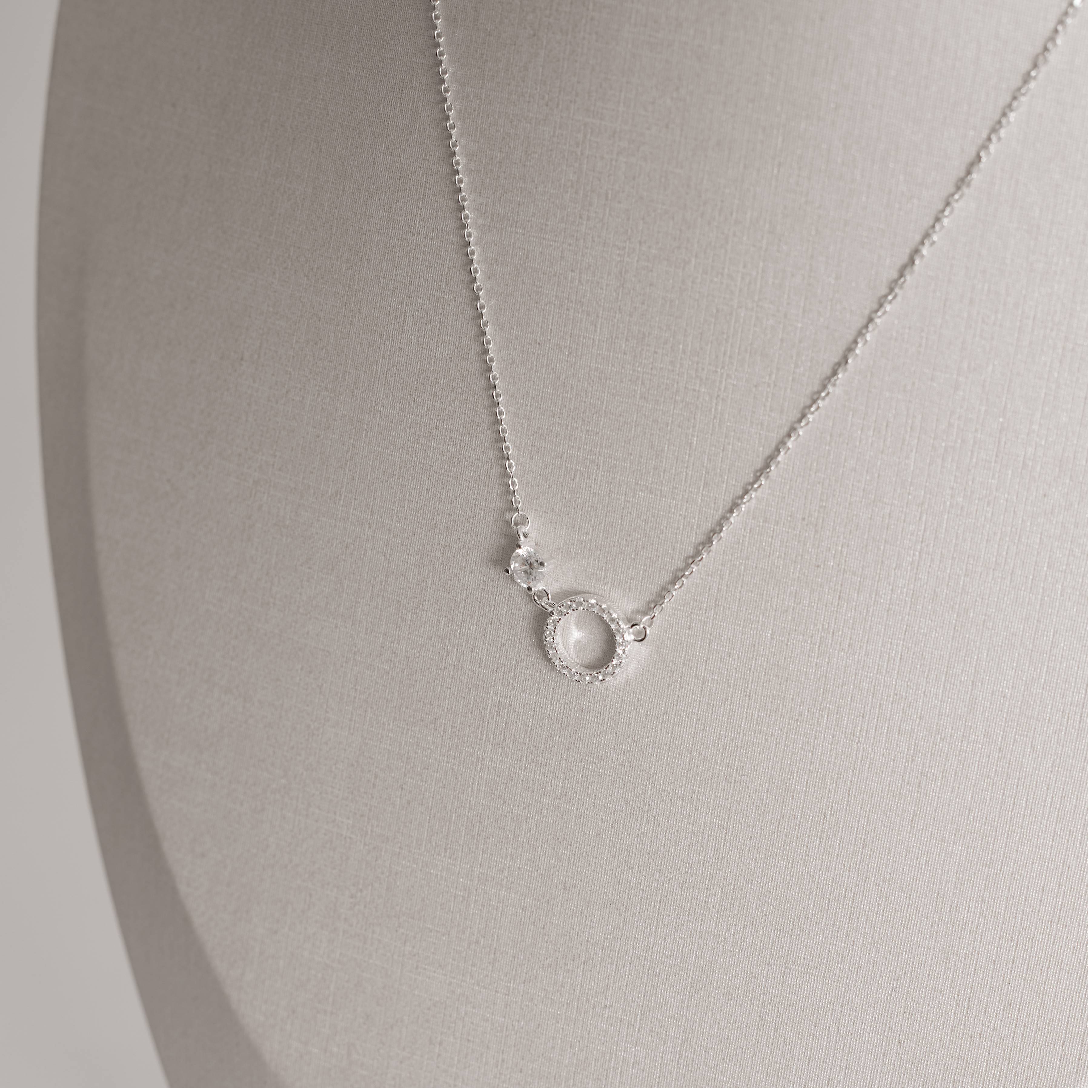 Imagem Secundária Colar entremeio círculo vazado cravejado e zircônia corrente cadeado 40+5cm