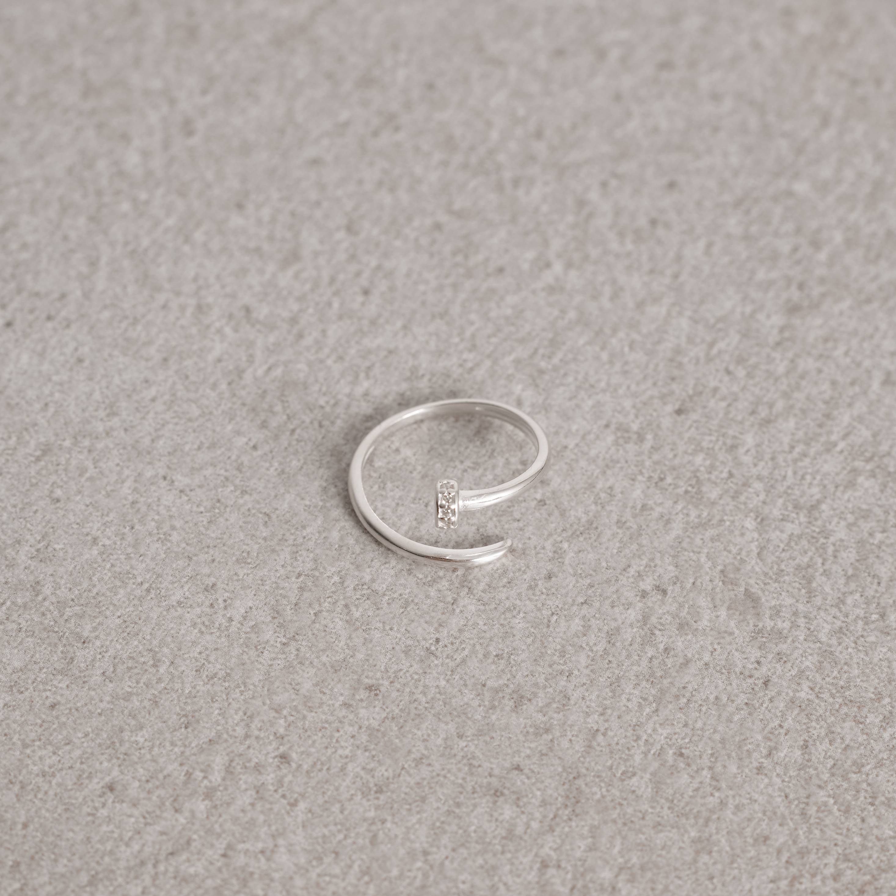 Imagem Secundária Anel prego detalhe cravejado regulável P