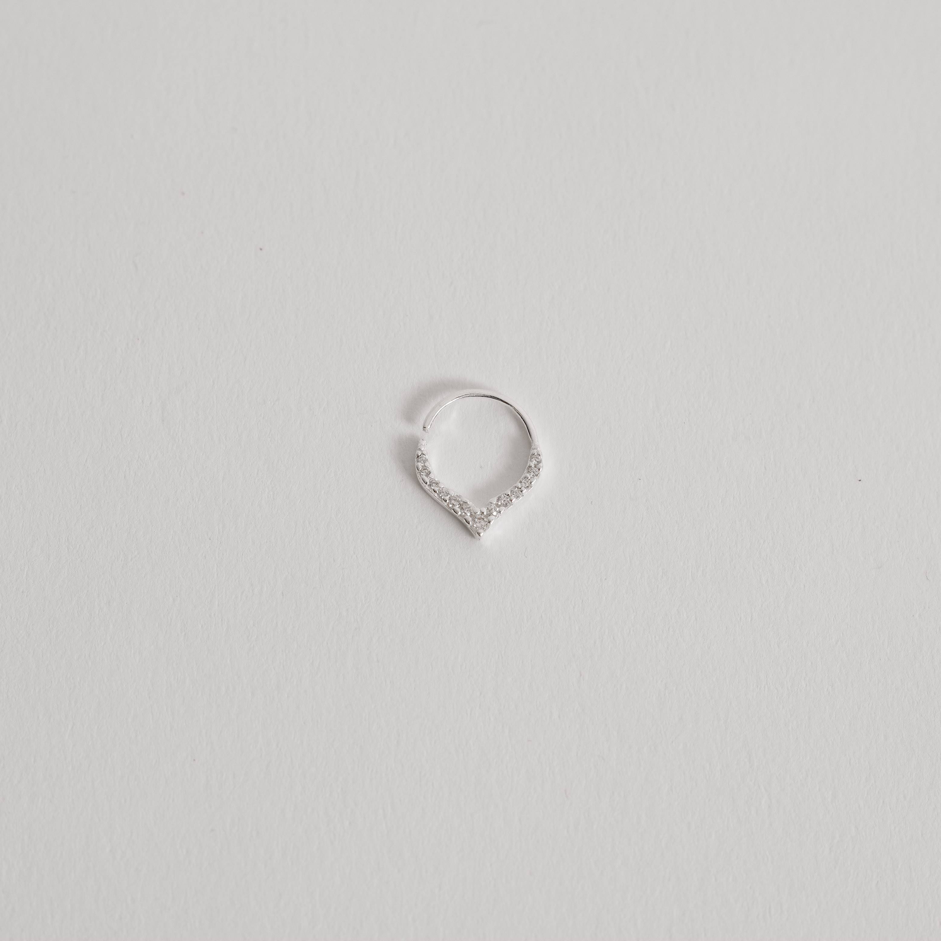 Piercing argola V cravejado 10mm