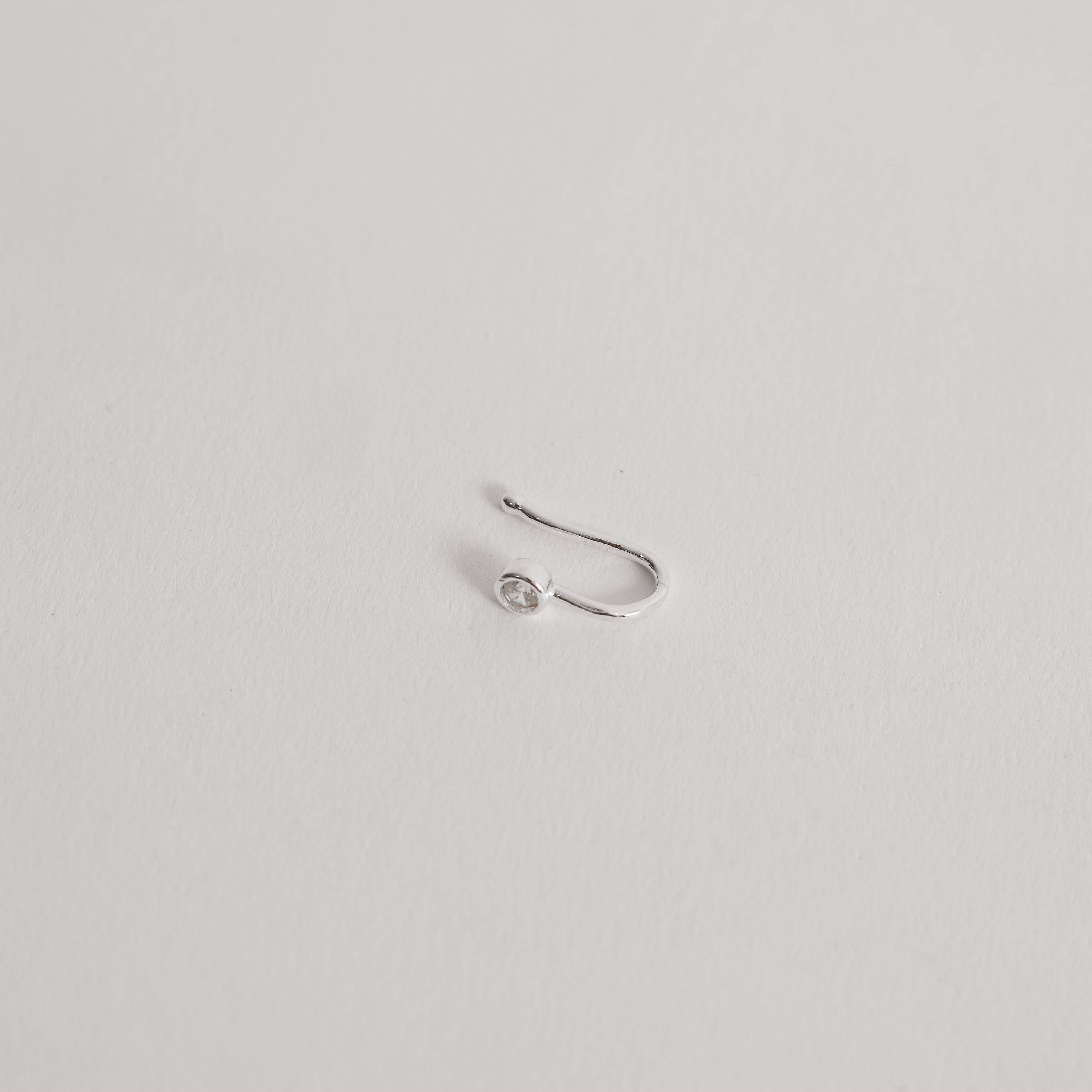 Piercing fake zircônia embutida