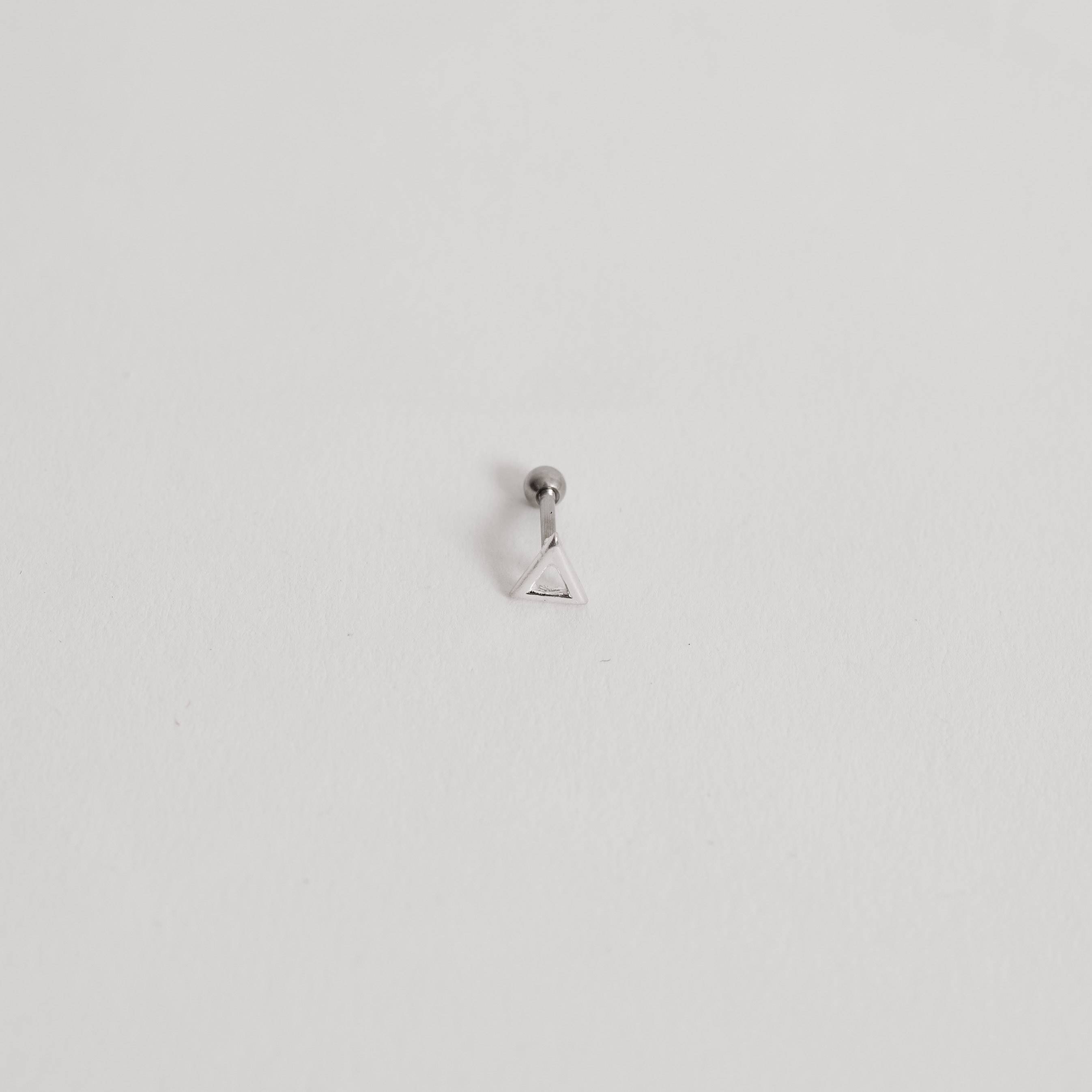 Piercing haste triangulo vazado 5mm