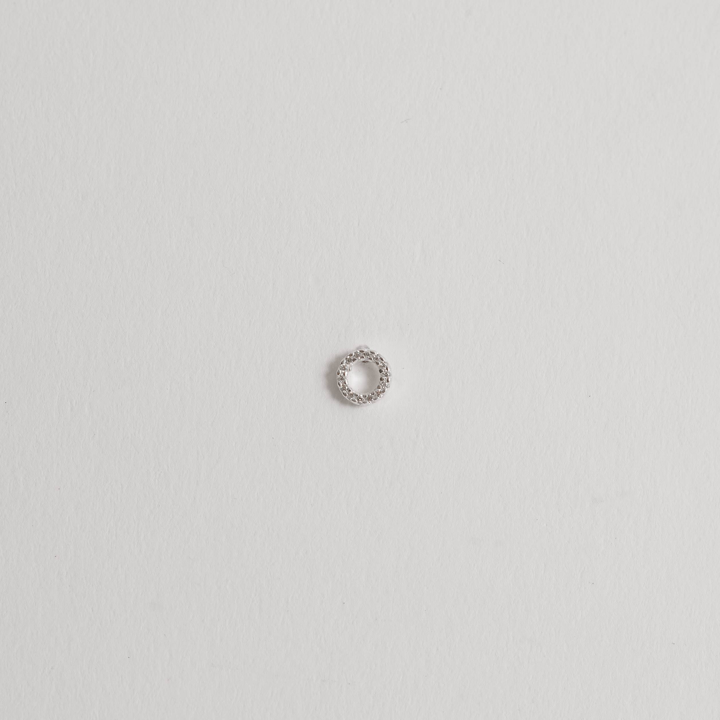 Piercing haste círculo vazado cravejado 5mm