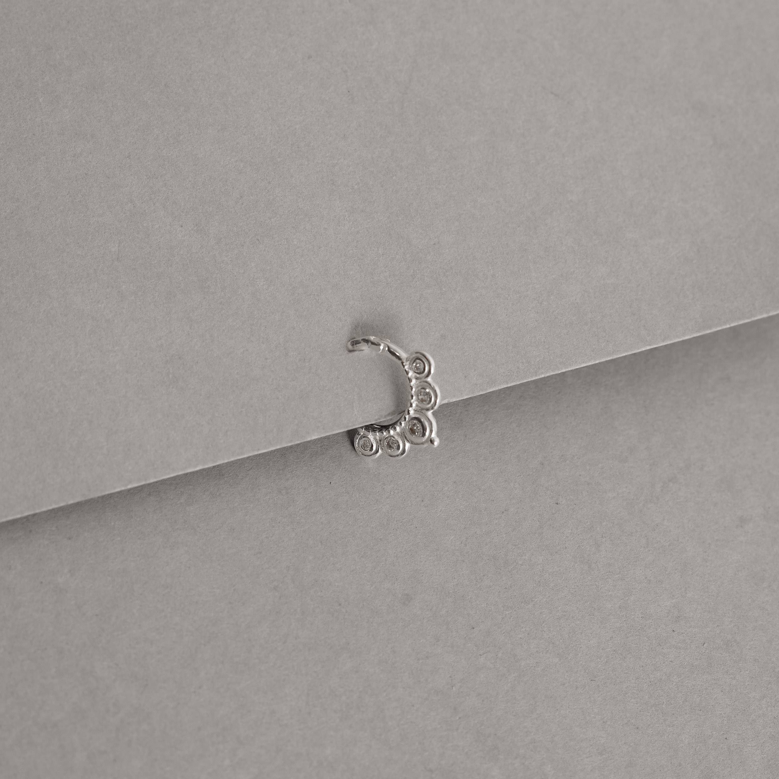 Piercing argola rendada zircônias 7mm trava orelha direita