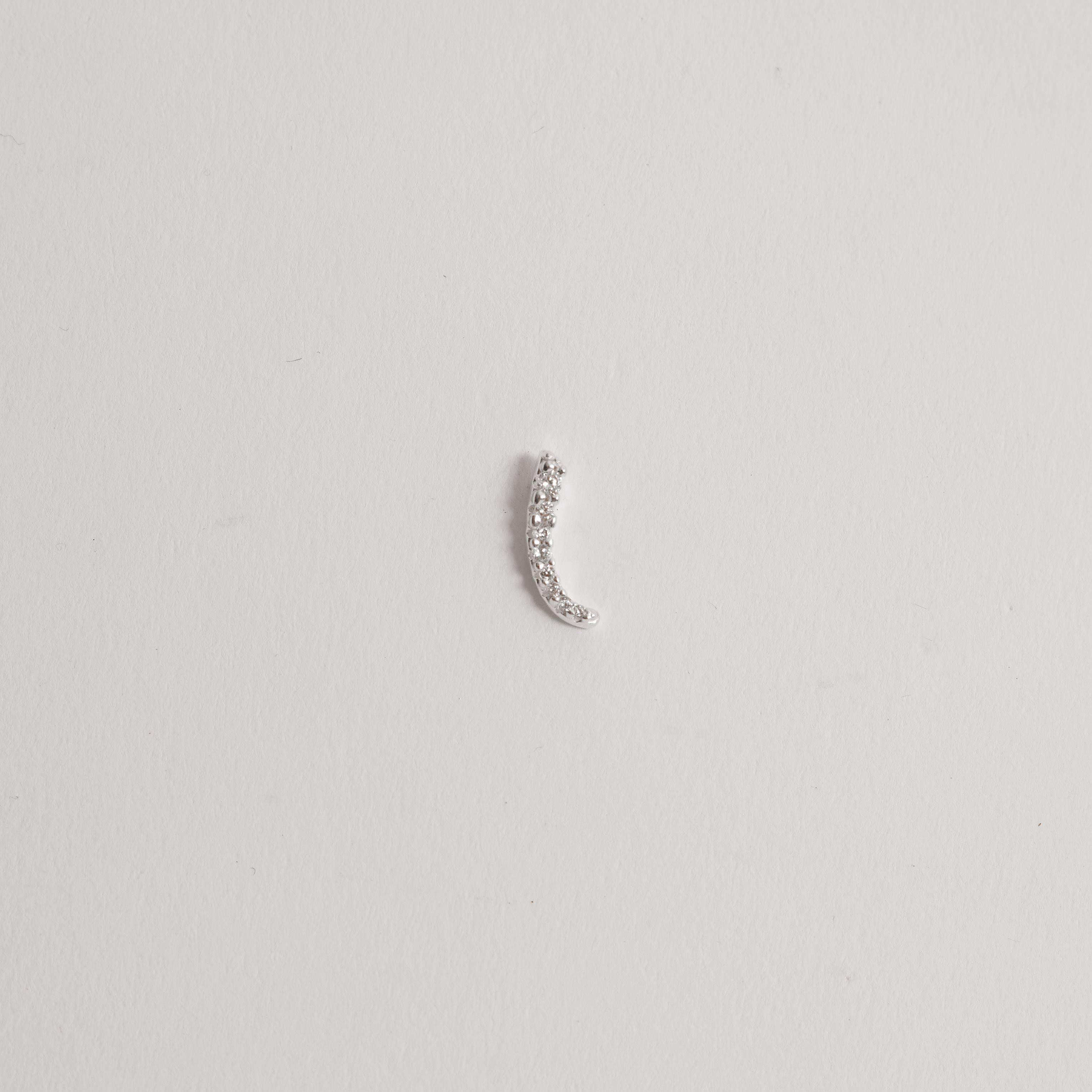 Piercing haste vírgula cravejada 14mm orelha direita