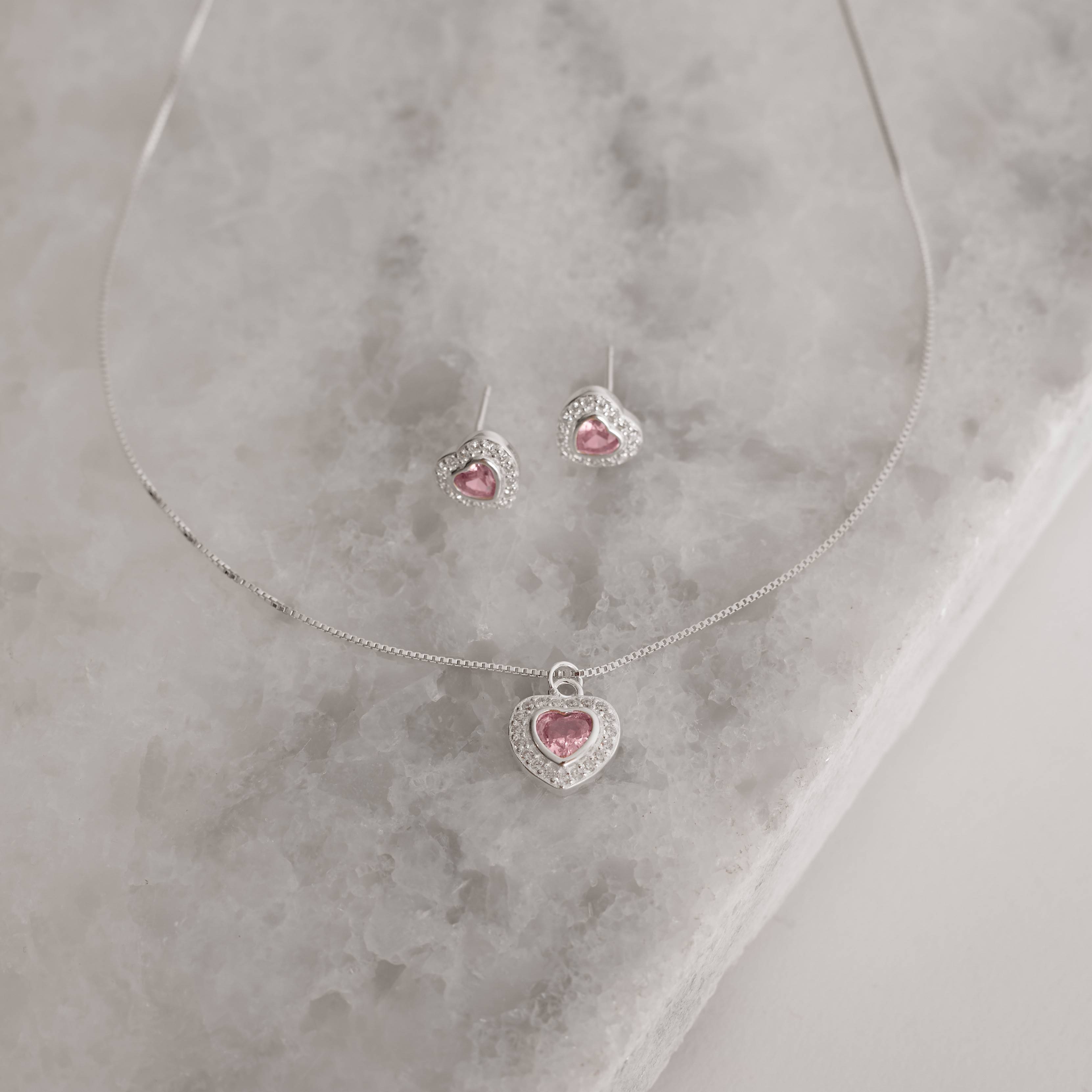 Conjunto brinco e colar zircônia coração embutida rosa com cravejado 10mm 45cm