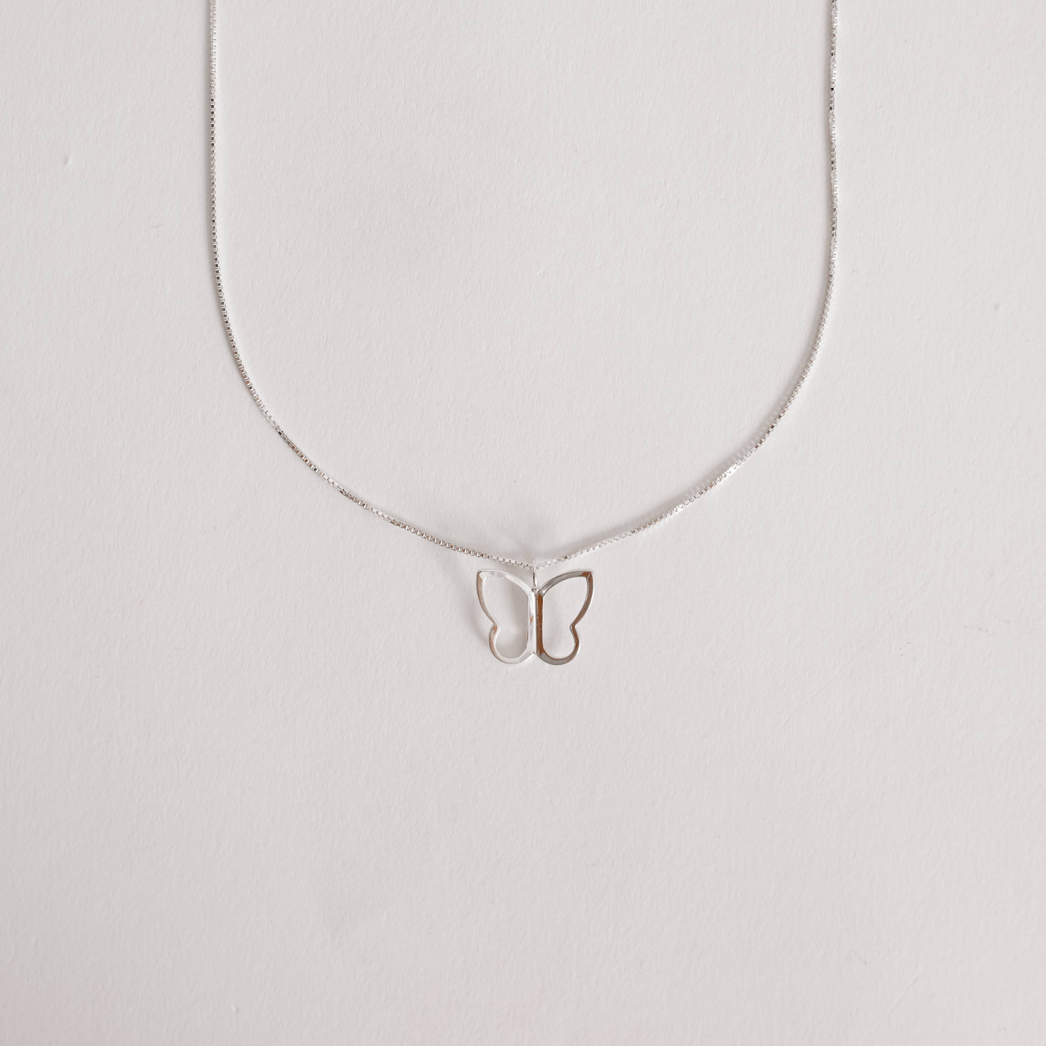 Imagem Secundária Colar pingente borboleta vazada 13mm 45cm