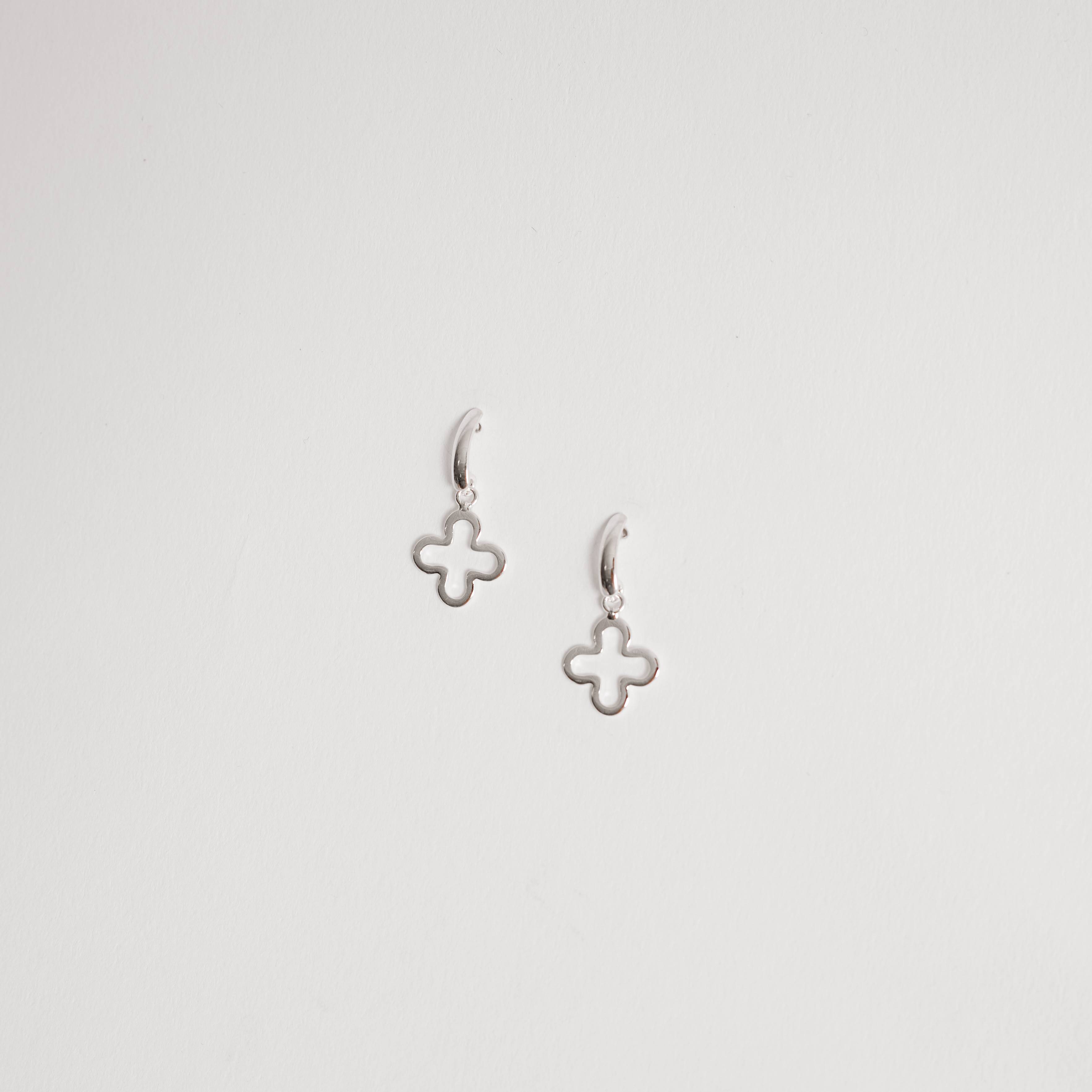 Imagem Brinco base com trevo vazado 11mm