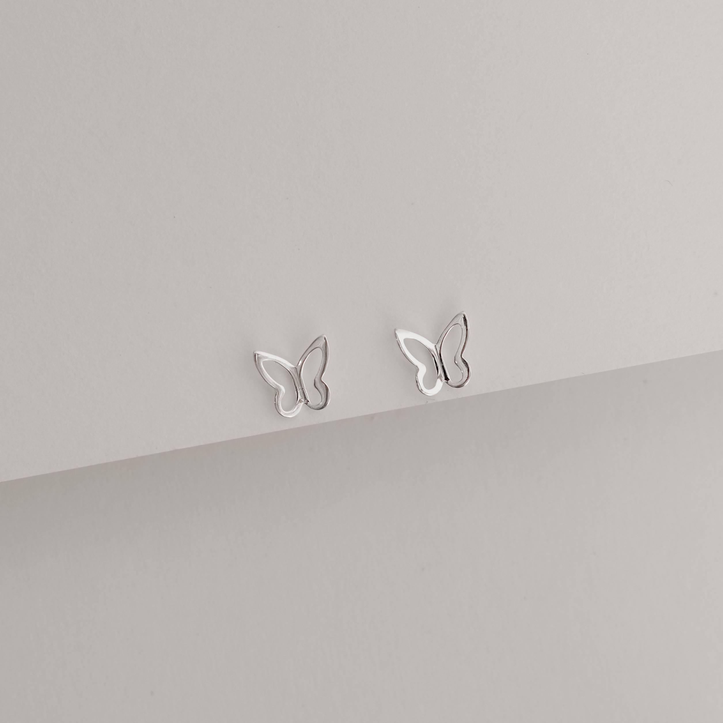 Imagem Secundária Brinco borboleta vazada 8mm