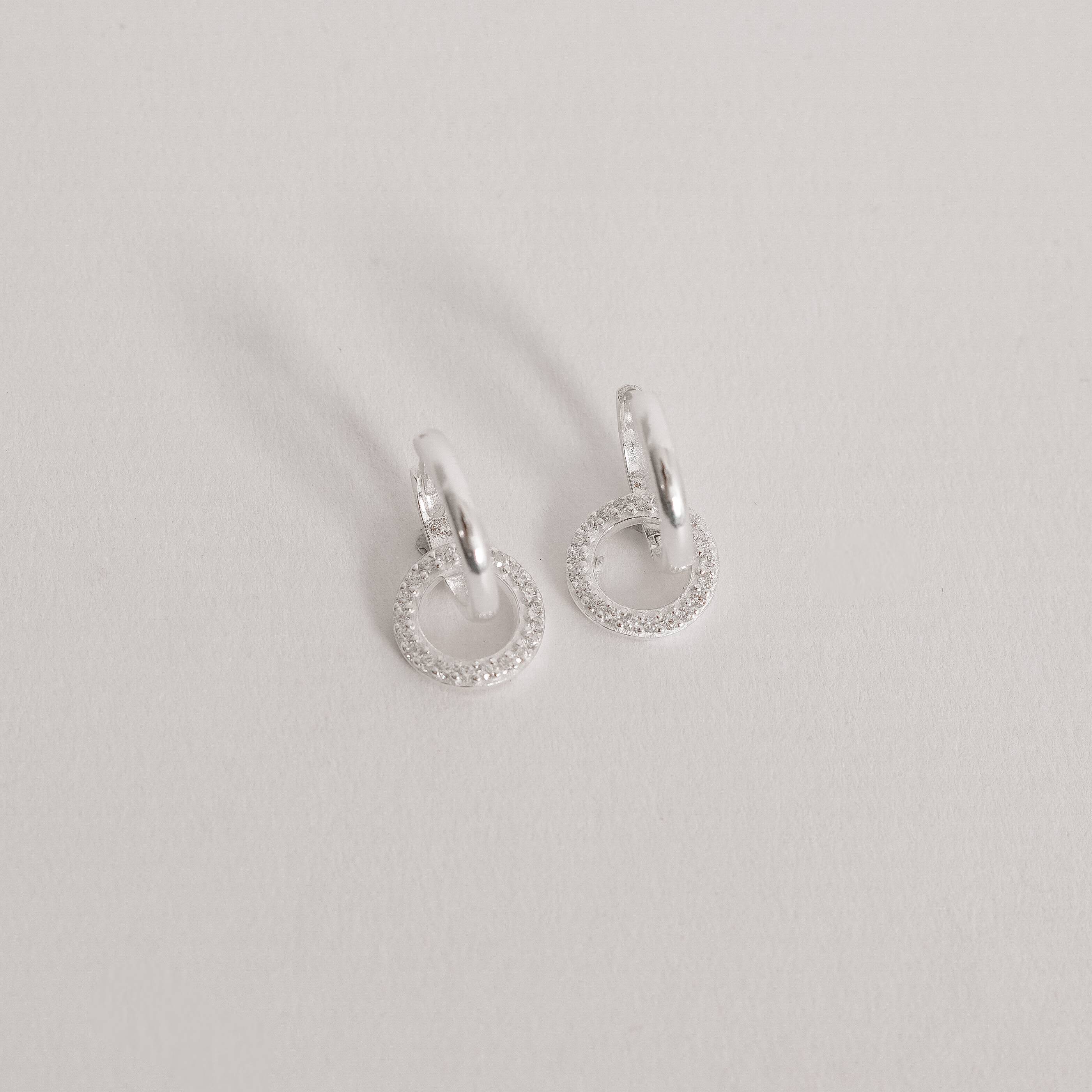 Imagem Secundária Argola click 13mm com pingente círculo cravejado 11mm