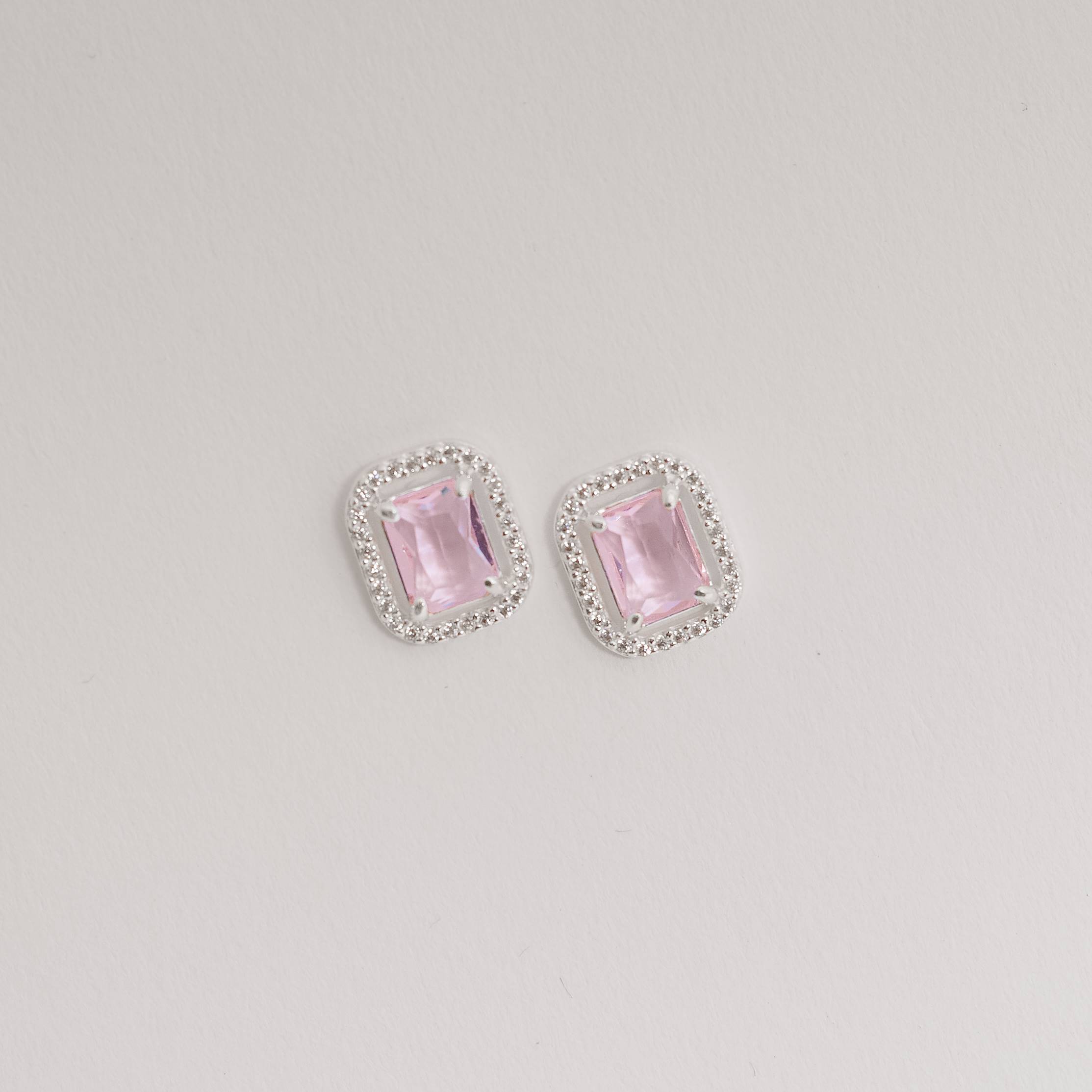 Imagem Secundária Brinco zircônia retangular rosa com cravejado 13mm