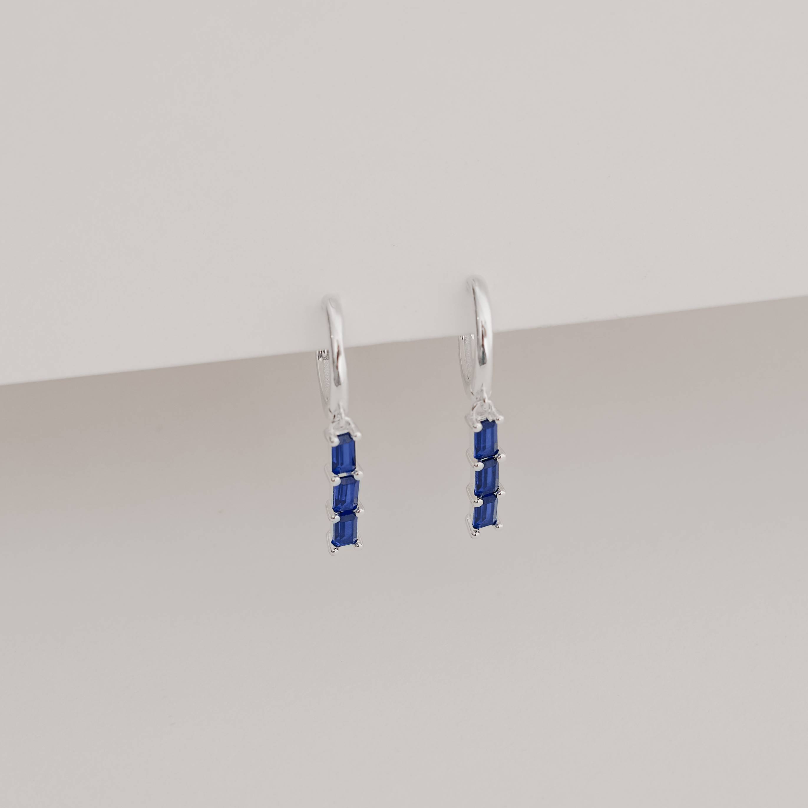 Imagem Argola click 12mm pingente zircônias retangulares azul bic