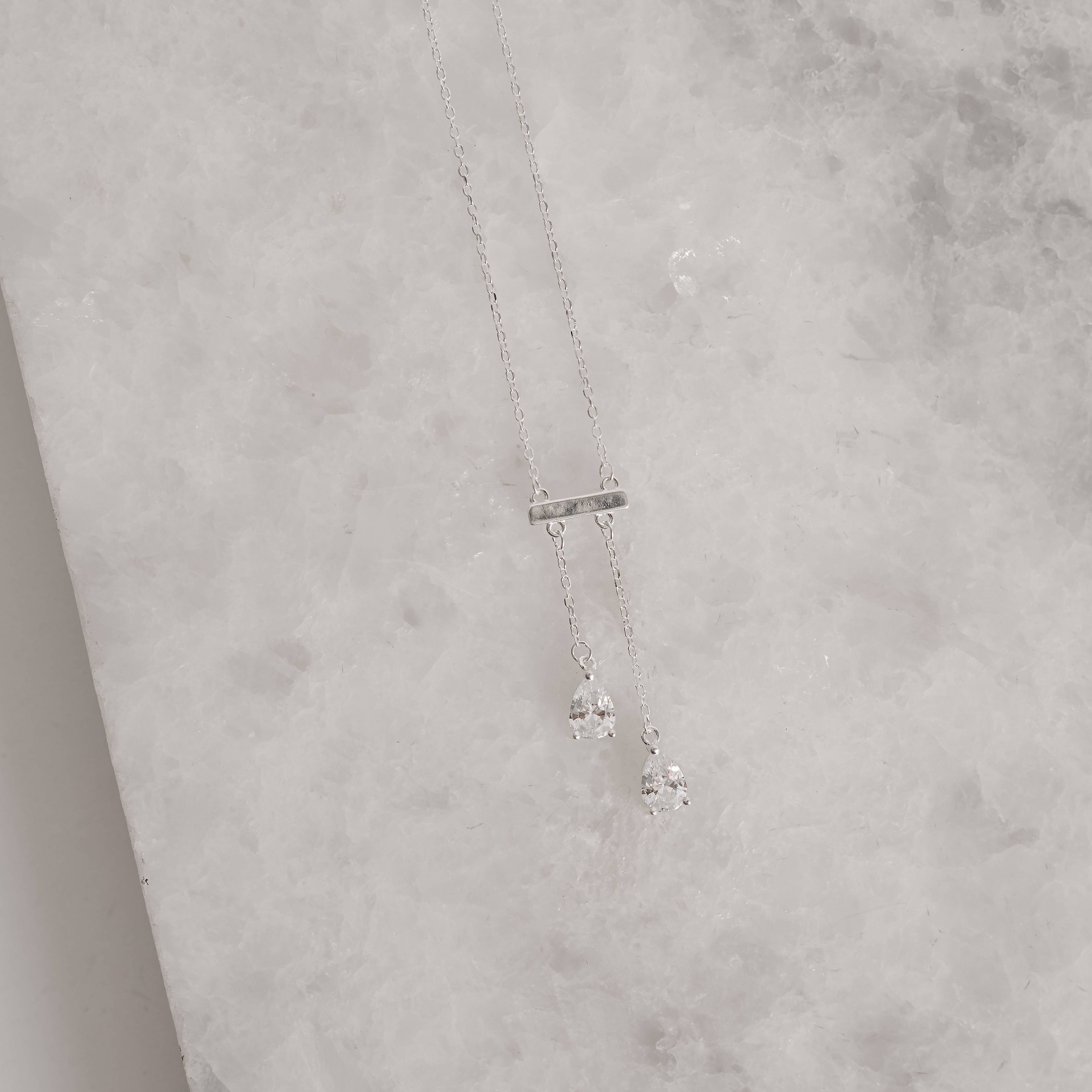 Imagem Secundária Colar entremeio bastão cravejado com pingentes zircônias gota 7mm 40+5cm