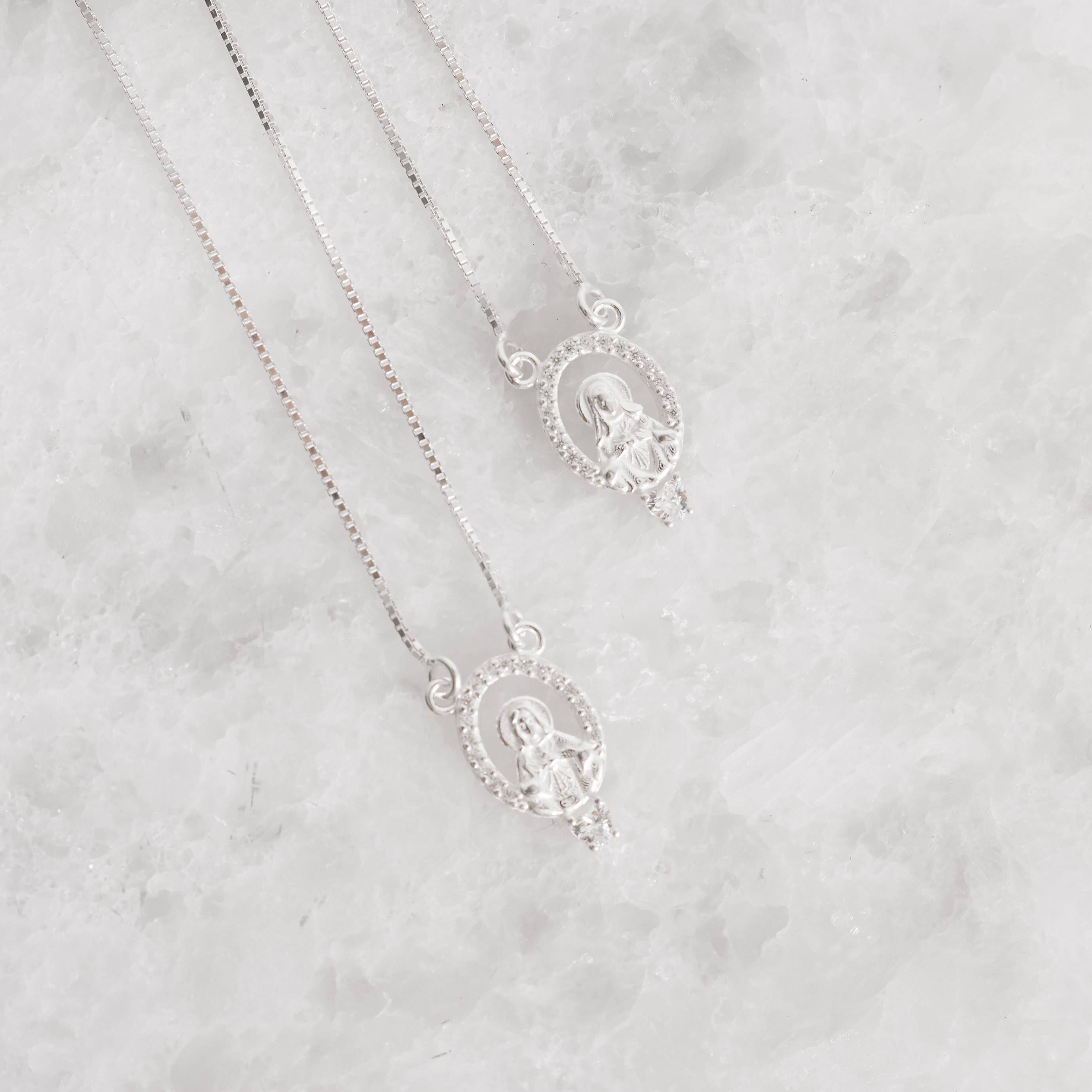 Escapulário Sagrado Coração vazado cravejado detalhe zircônia coração v15 60cm