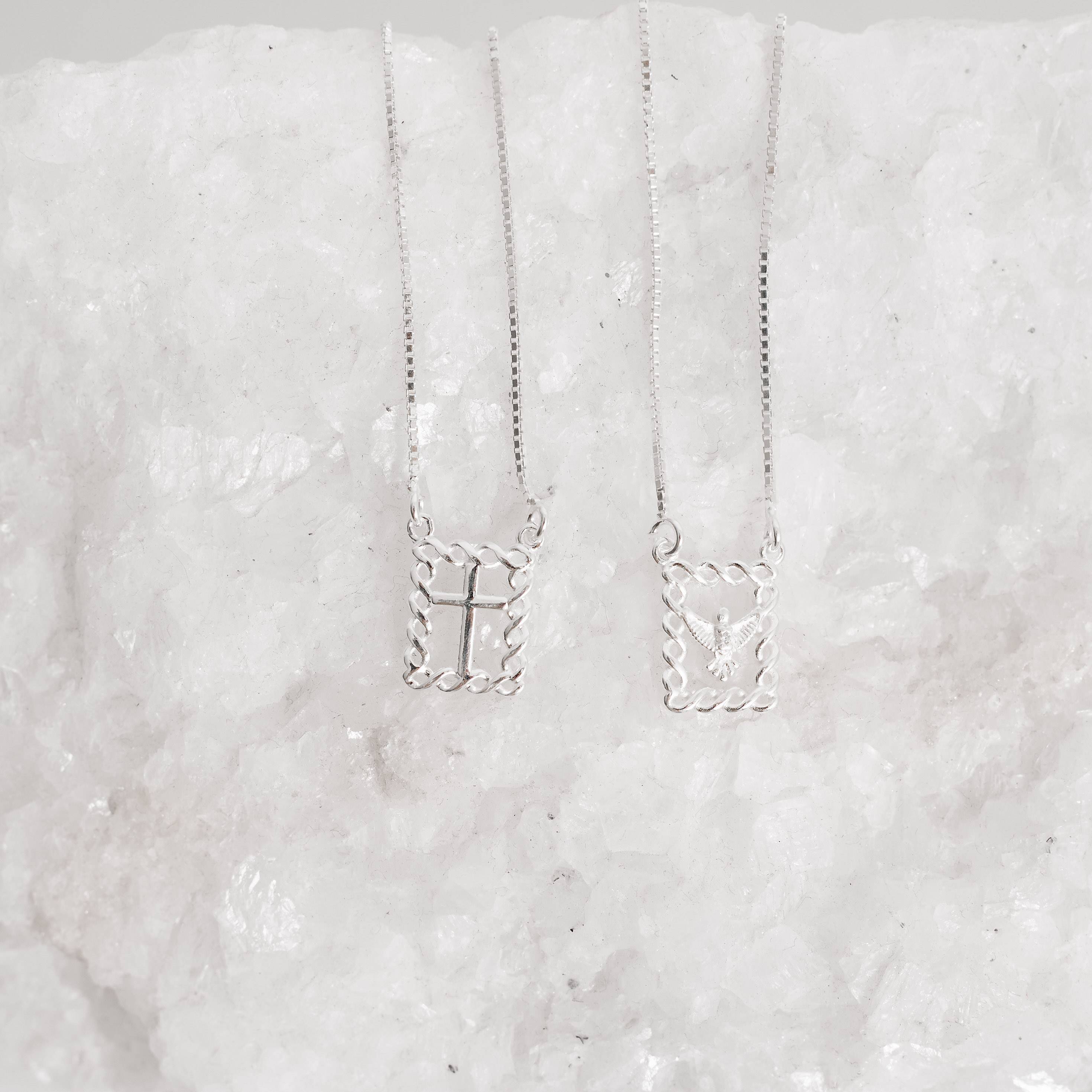 Escapulário medalhas trançadas cruz e Espírito Santo com zircônia v15 60cm