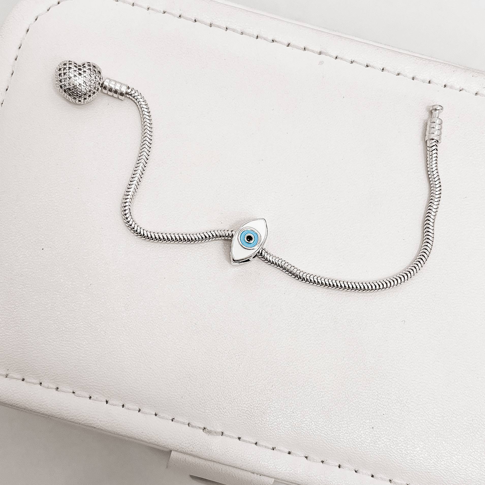 Berloque separador olho grego 13mm resina