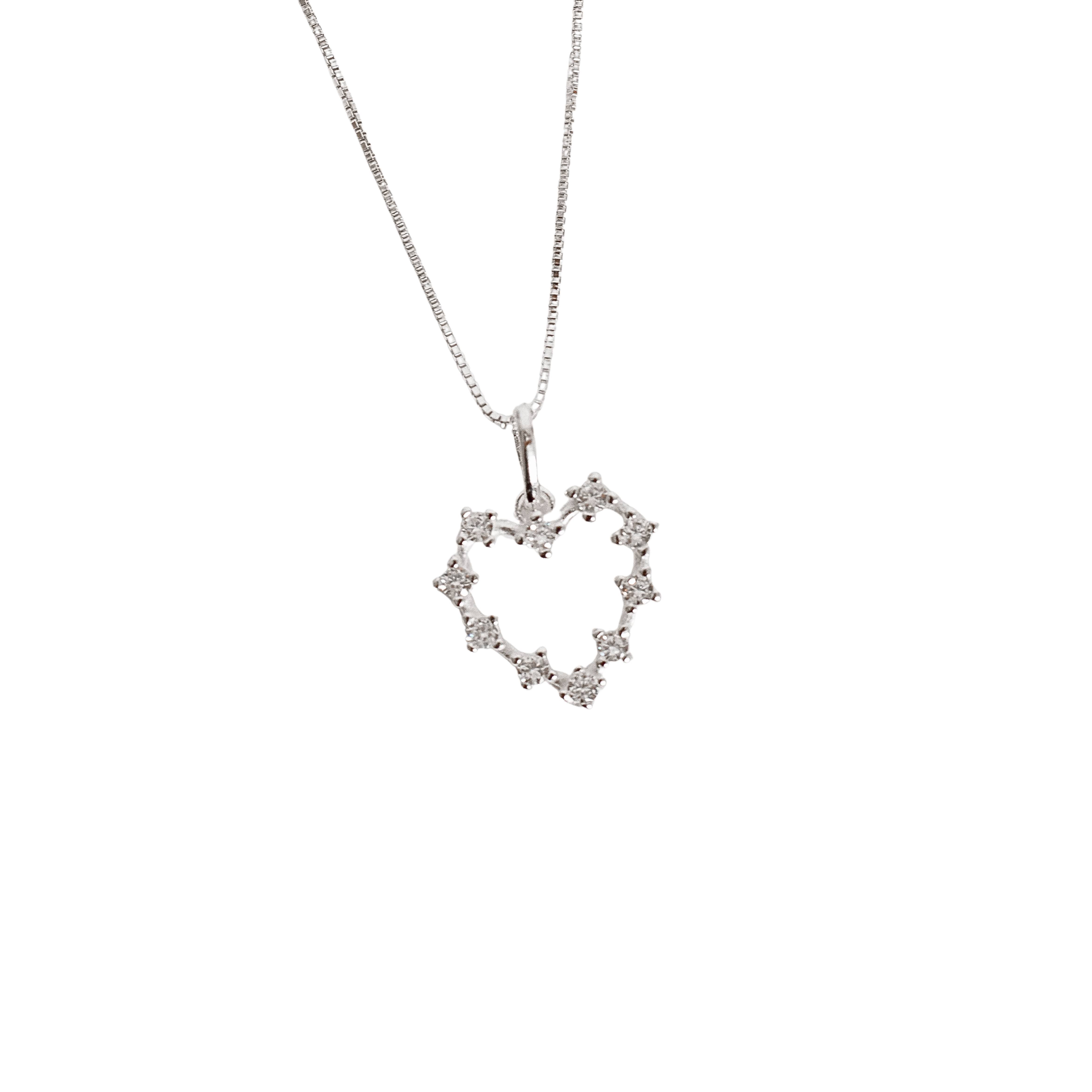 Imagem Colar pingente coração vazado com zircônias 15mm 45cm