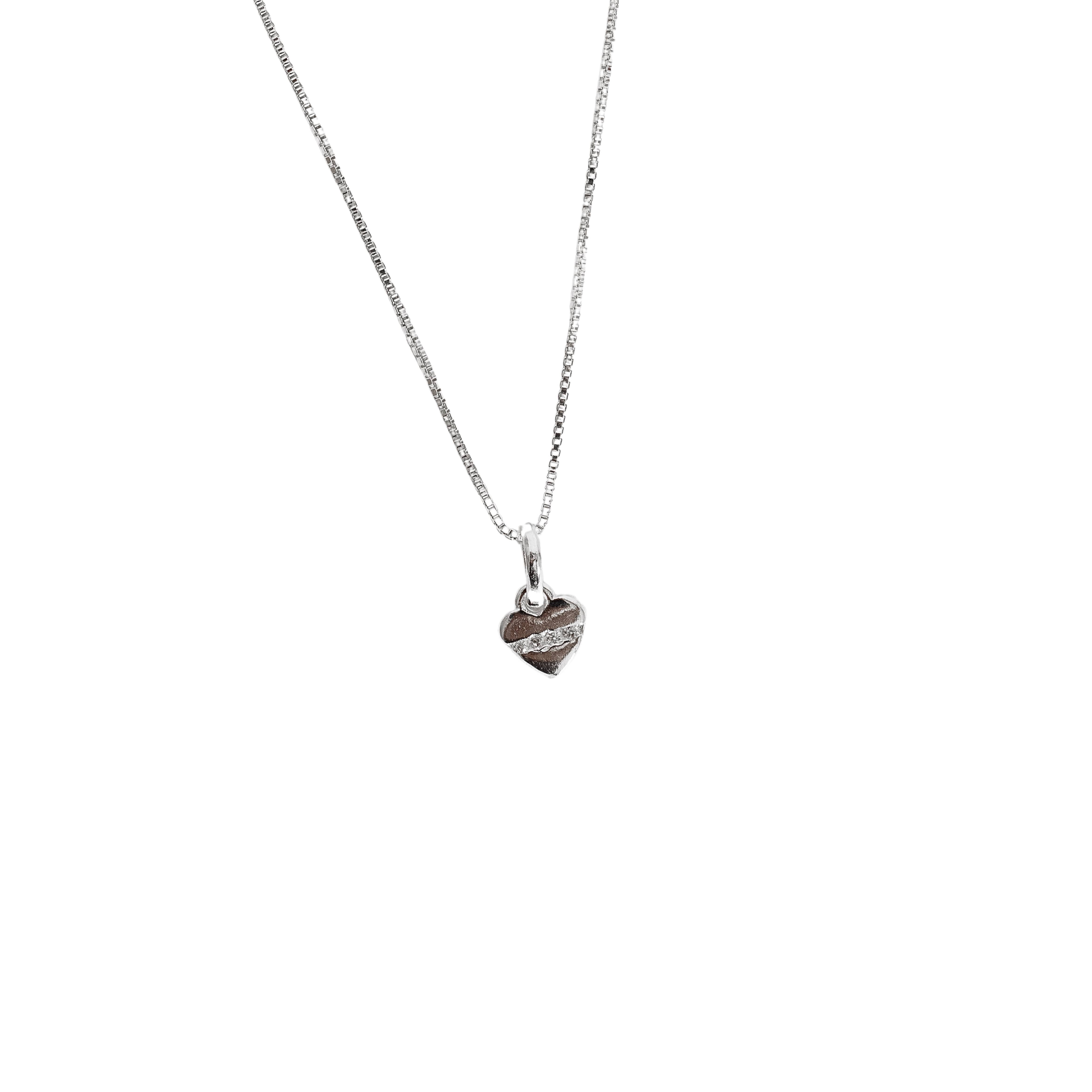 Imagem Colar pingente coração com meio cravejado 6mm 40cm