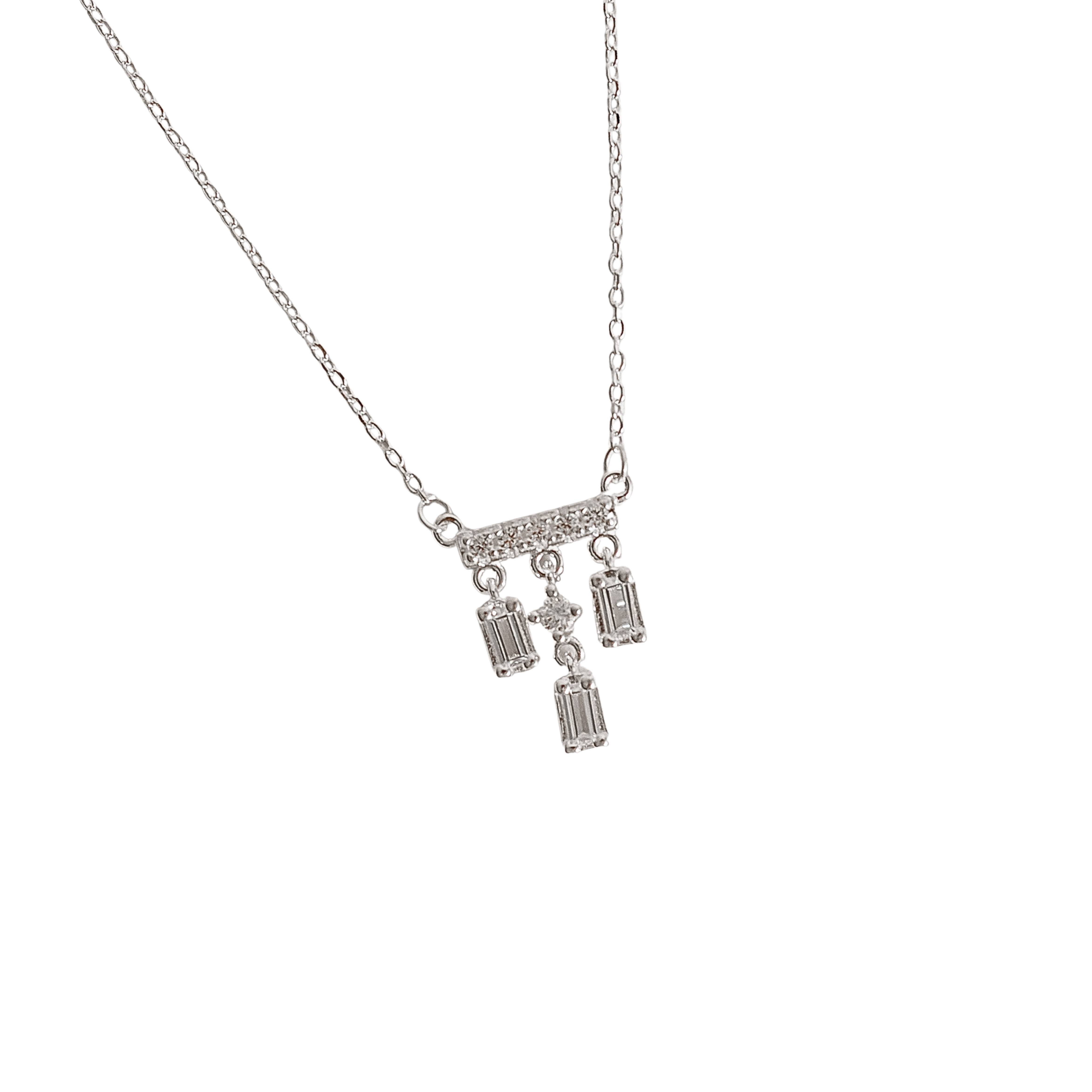 Imagem Colar entremeio bastão cravejado com pingentes zircônias retangulares 5mm corrente cadeado 40+5cm