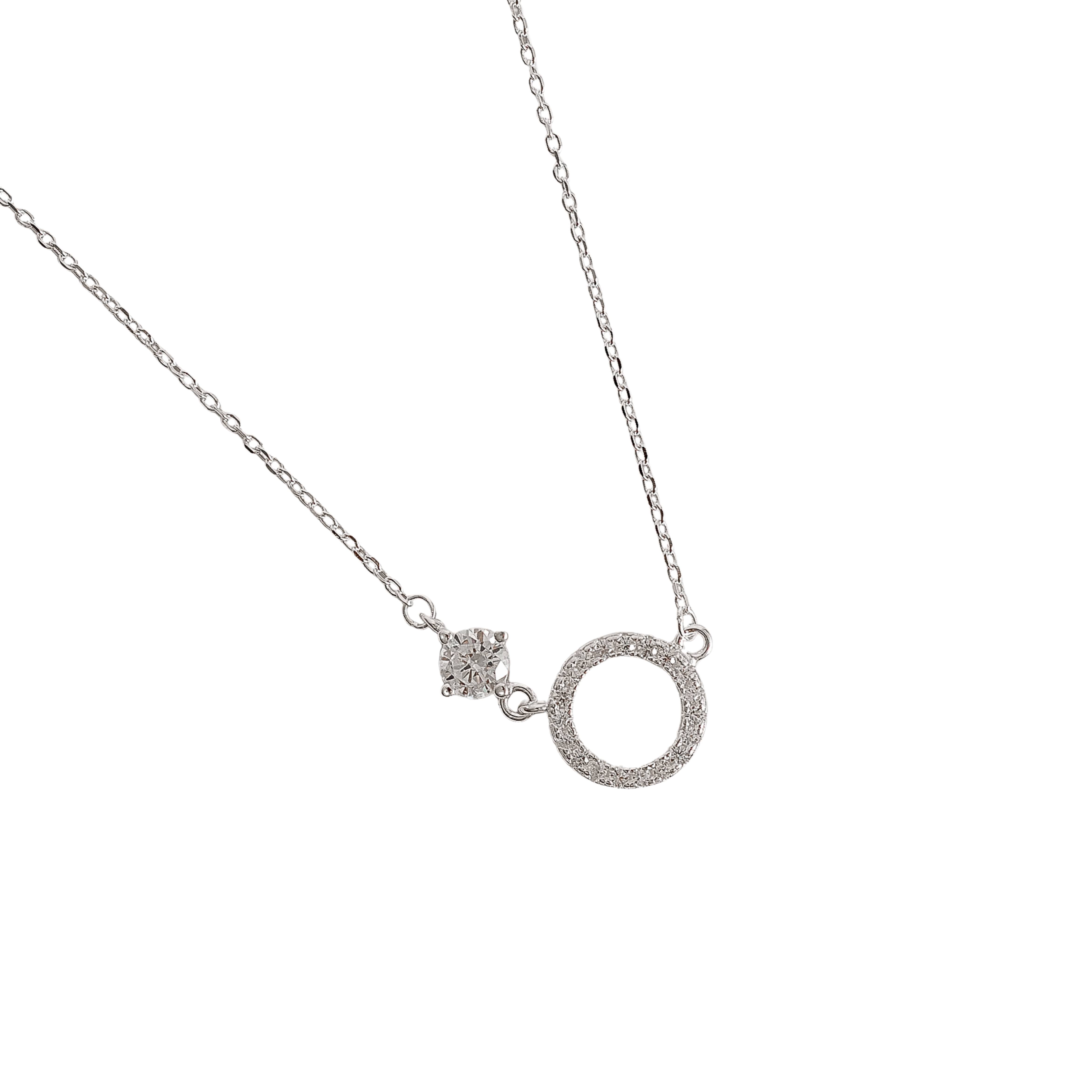 Imagem Colar entremeio círculo vazado cravejado e zircônia corrente cadeado 40+5cm