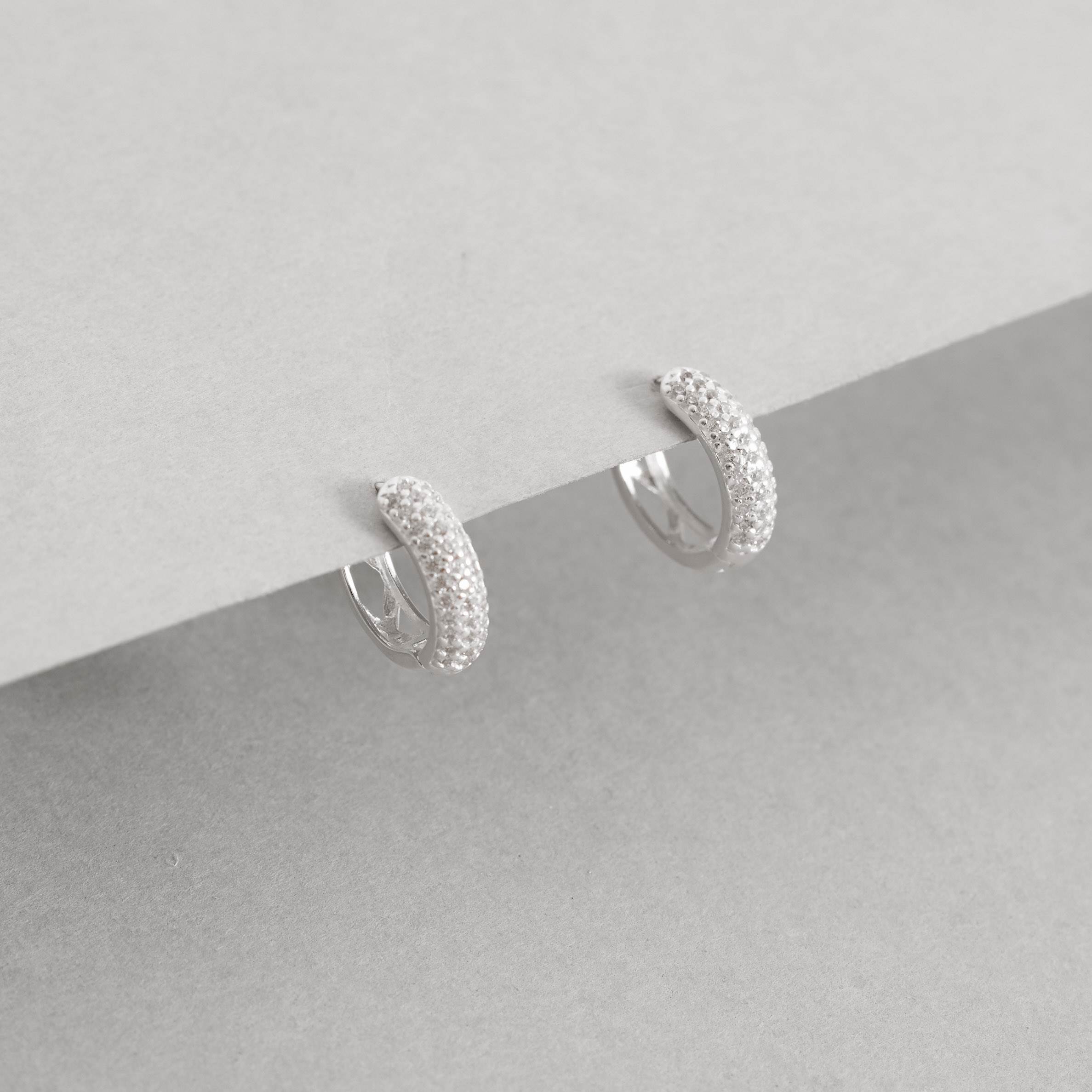 Imagem Argola click 13mm cravejada detalhe geométrico