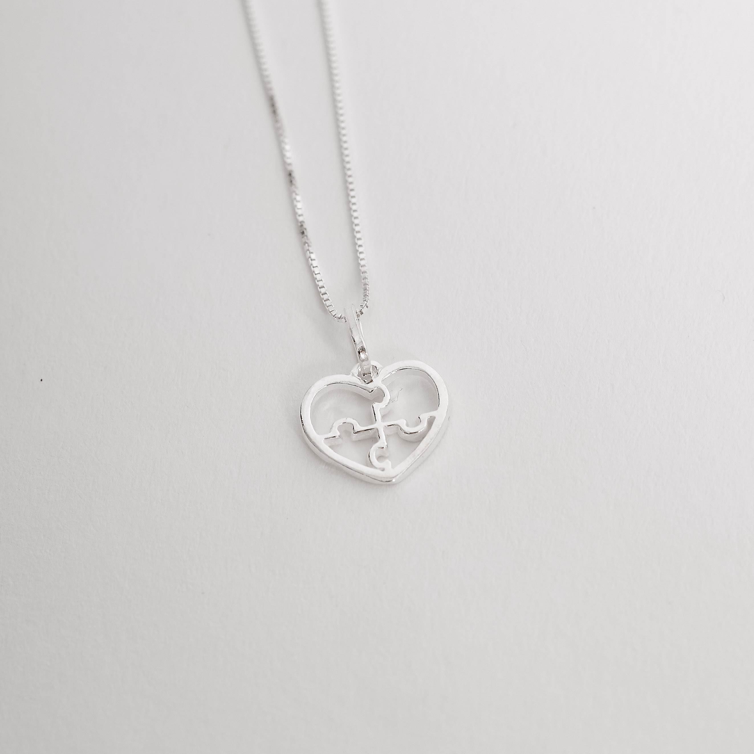 Imagem Colar pingente coração símbolo autismo 13mm 45cm