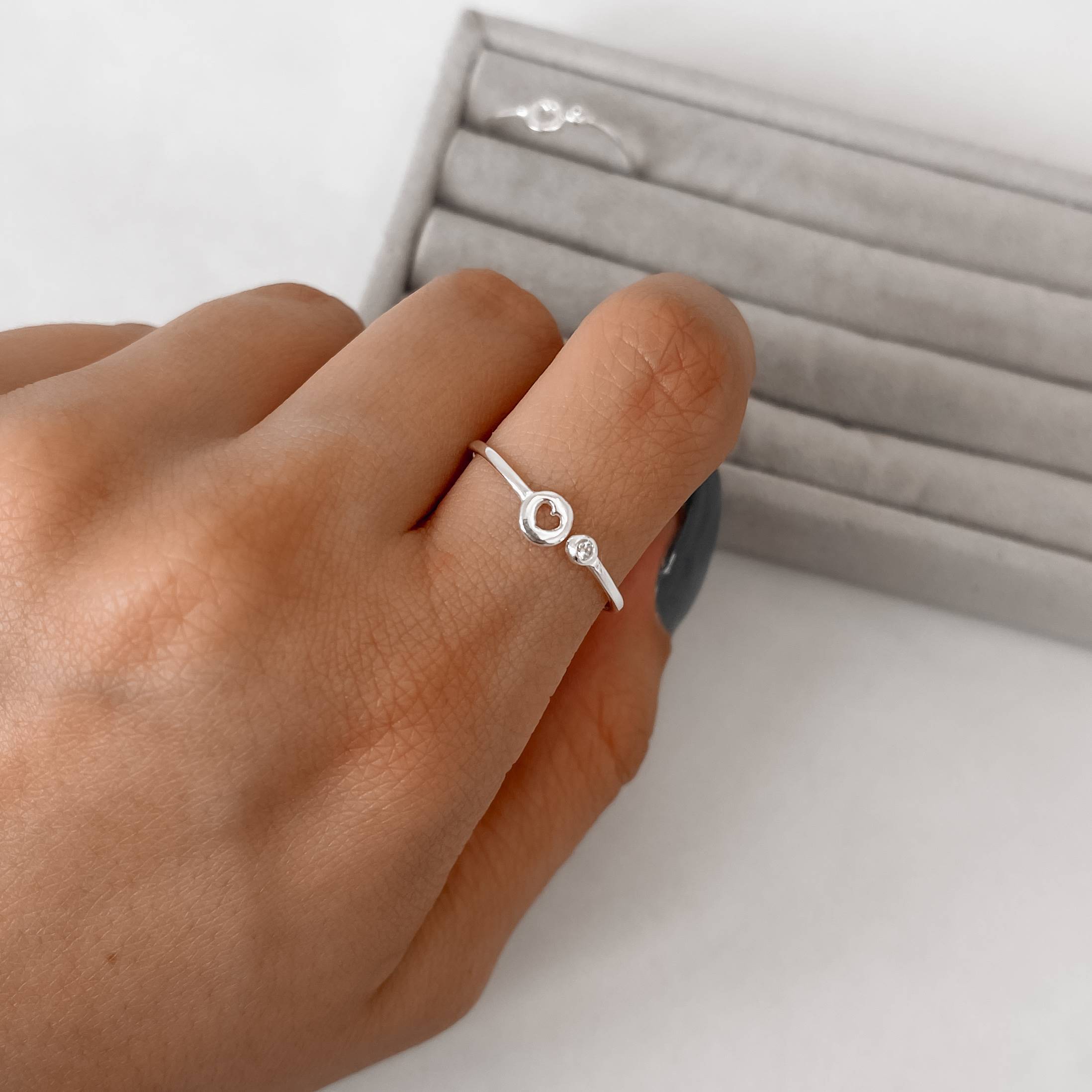 Imagem Anel medalha coração e mini zircônia regulável G