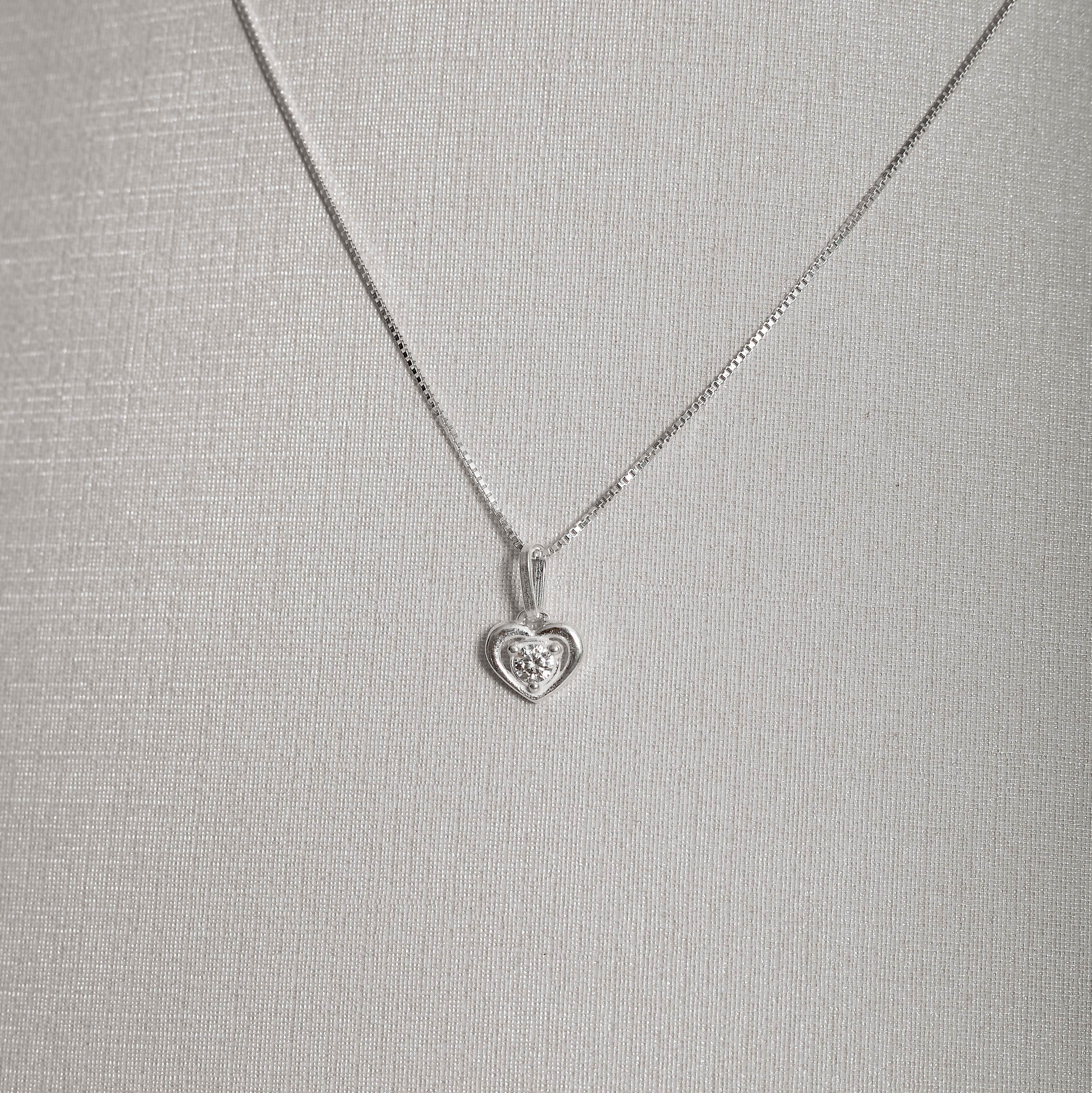 Imagem Colar pingente coração vazado com zircônia 8mm 40cm