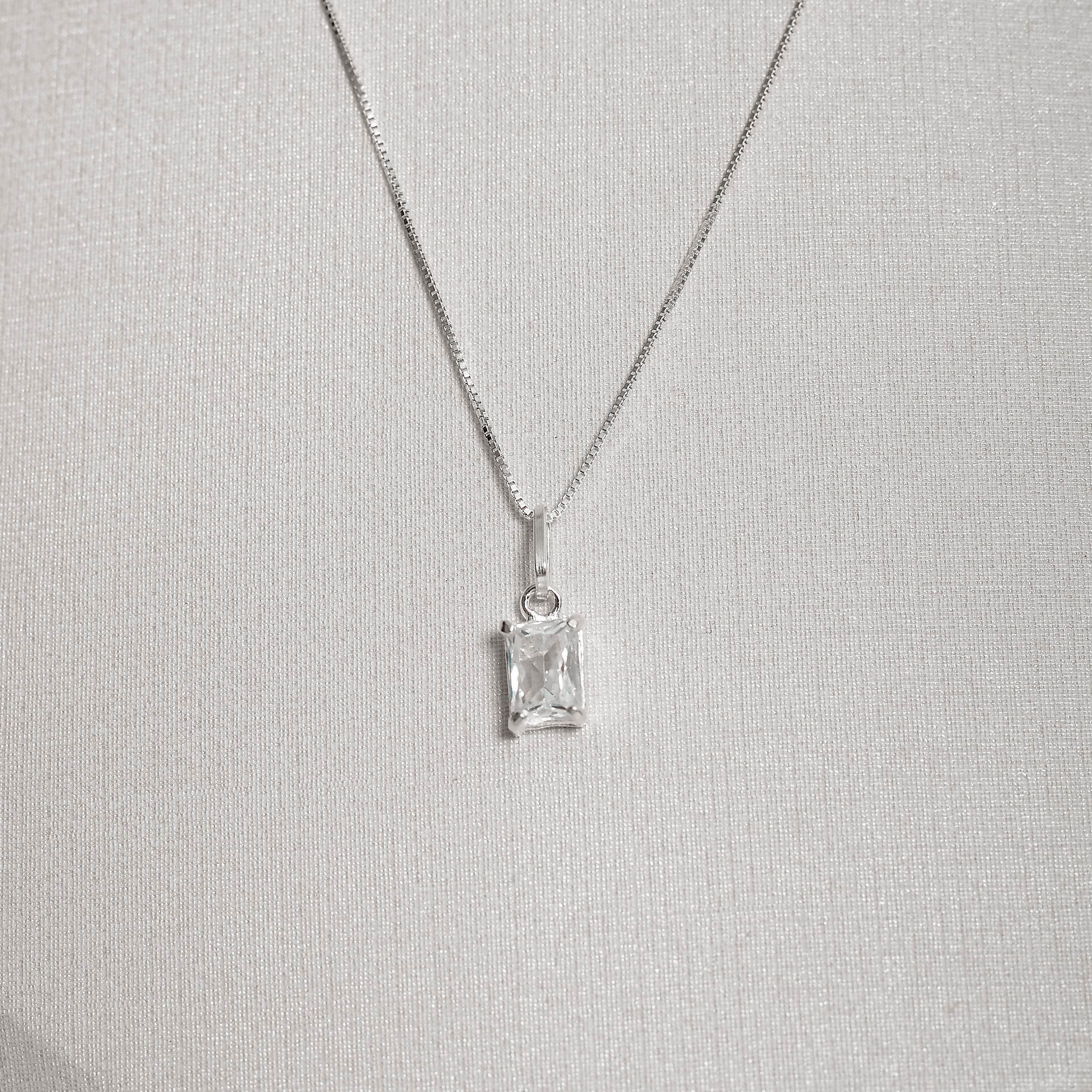 Imagem Colar pingente zircônia retangular cristal 7x5mm 45cm