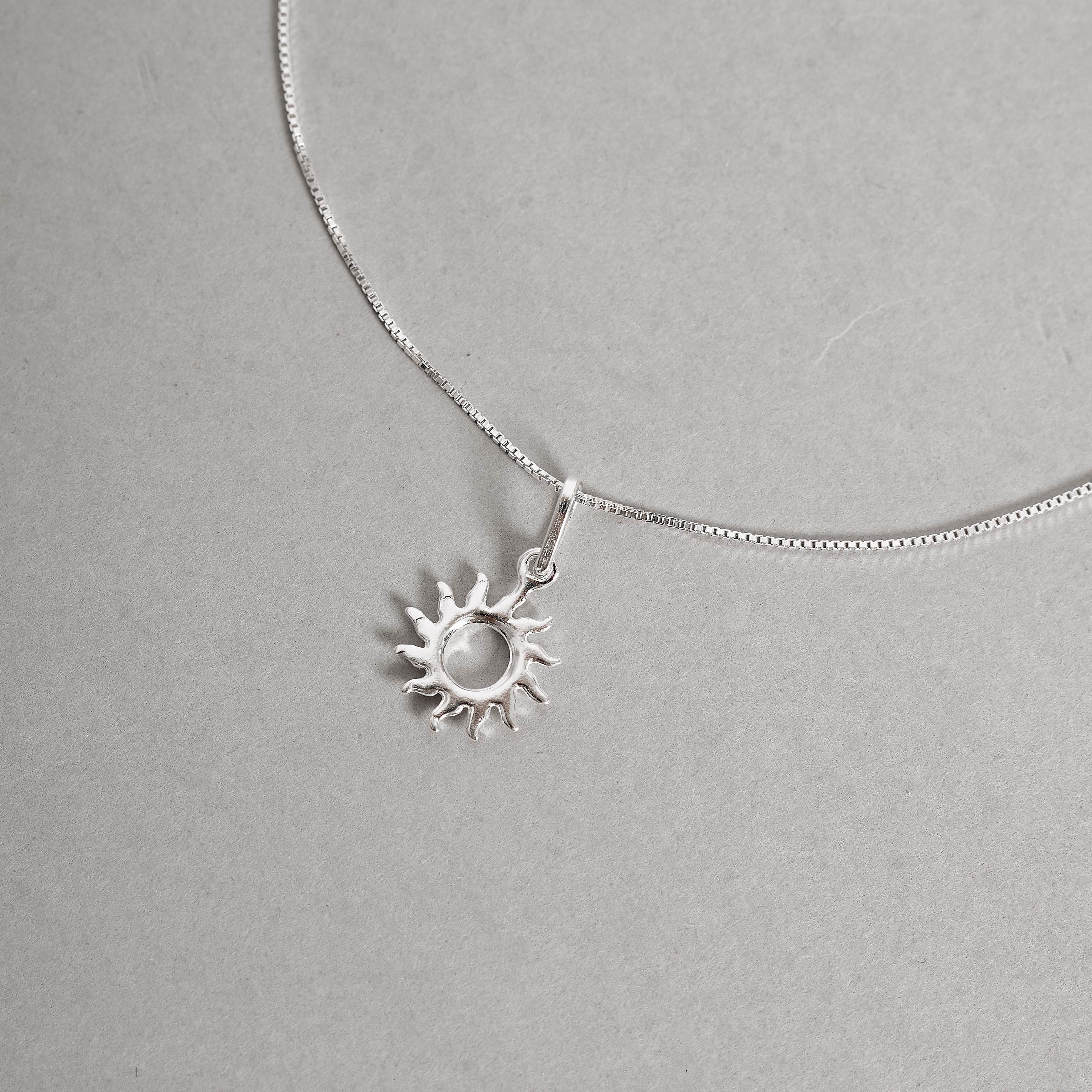 Imagem Colar pingente sol vazado 12mm 45cm