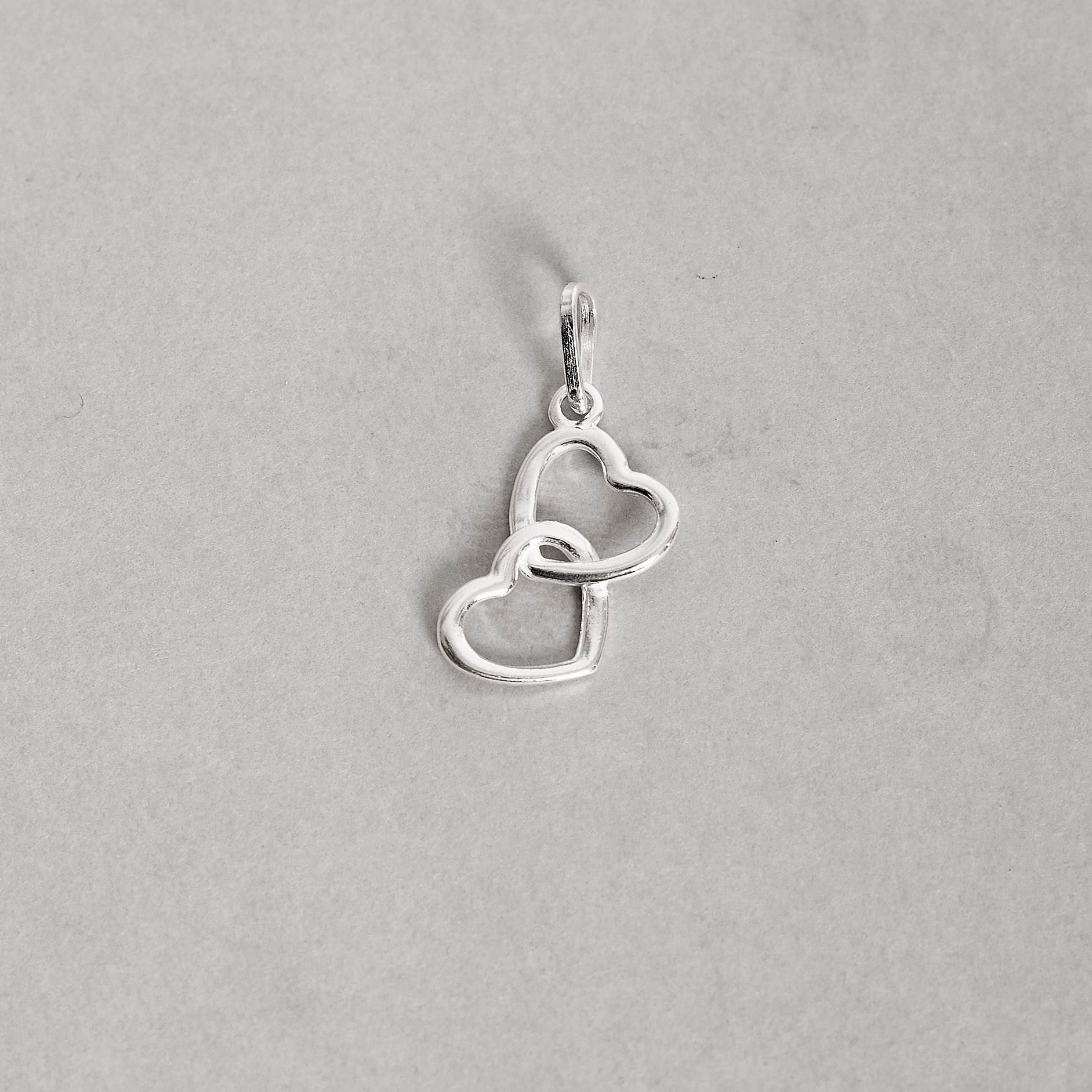 Pingente dois corações vazados 15mm