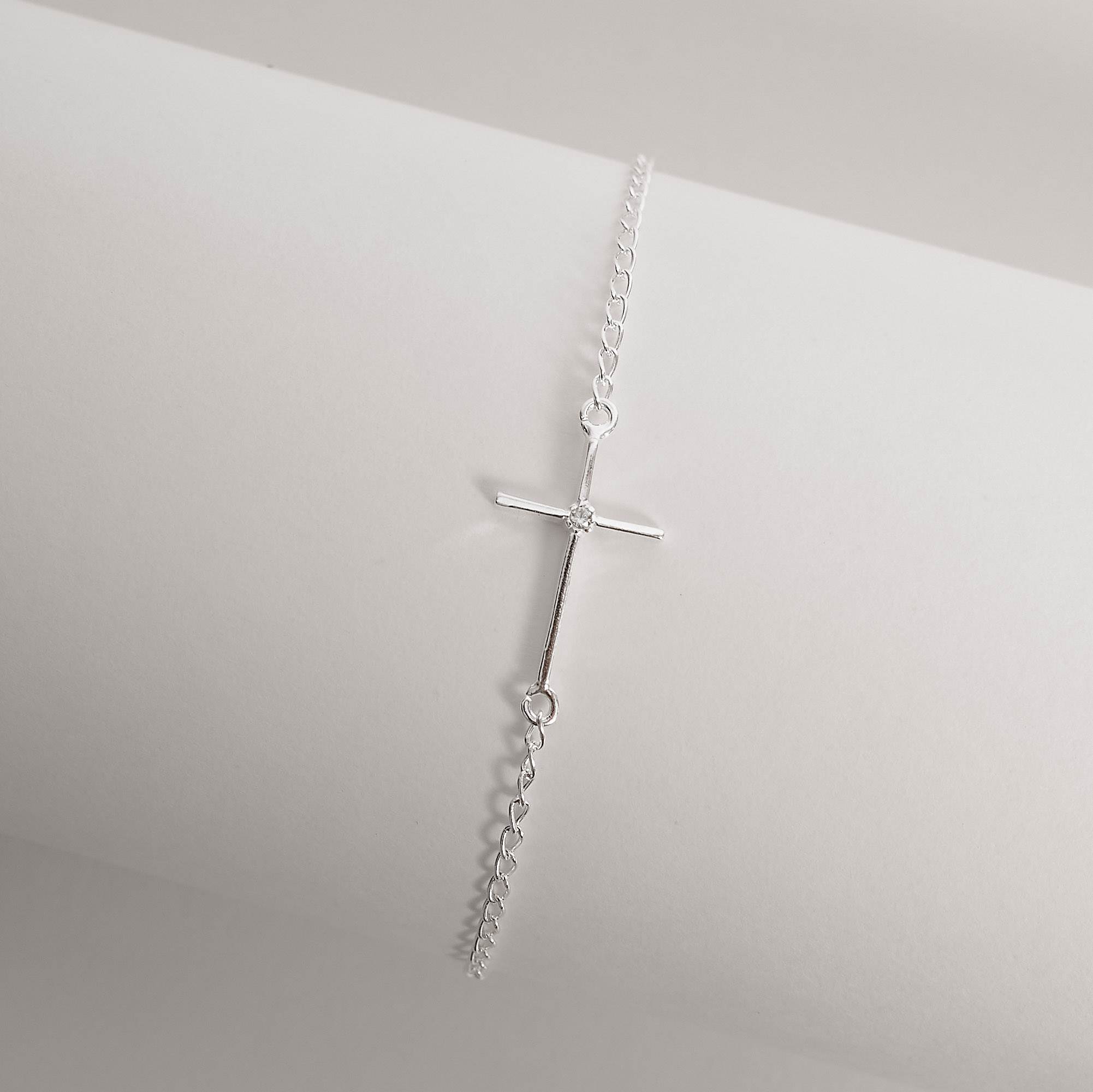 Imagem Pulseira entremeio cruz com zircônia 17mm 17+3cm