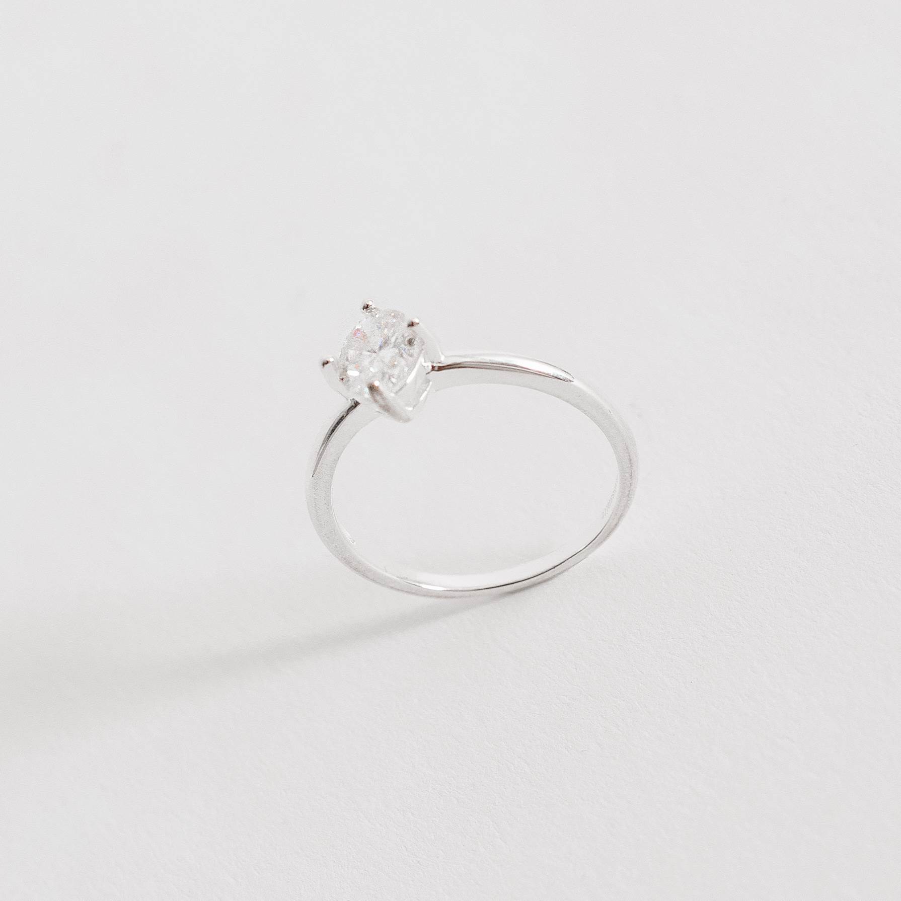 Imagem Secundária Anel solitário moissanite oval 5x7mm