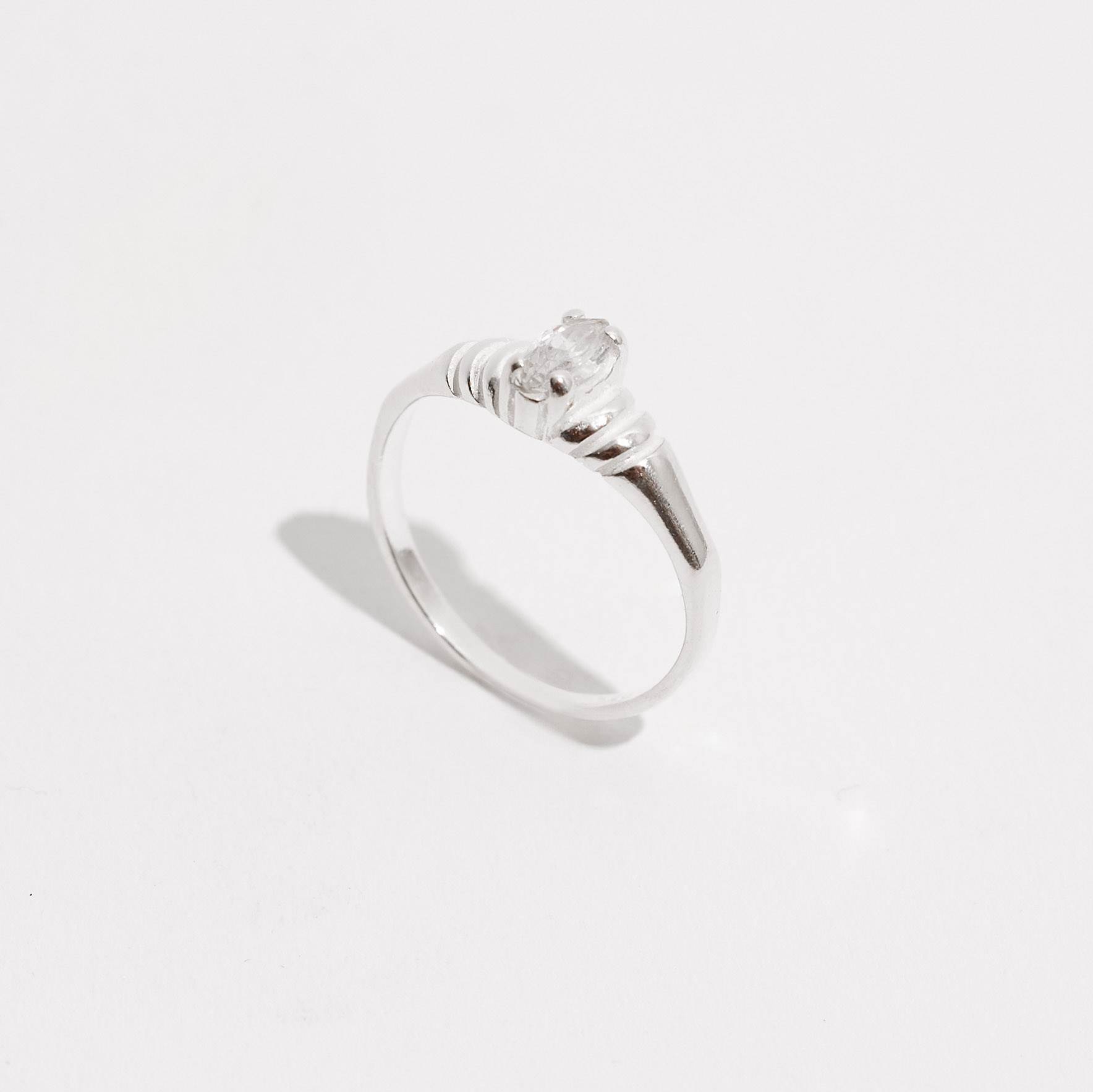 Imagem Anel solitário navete trabalhado